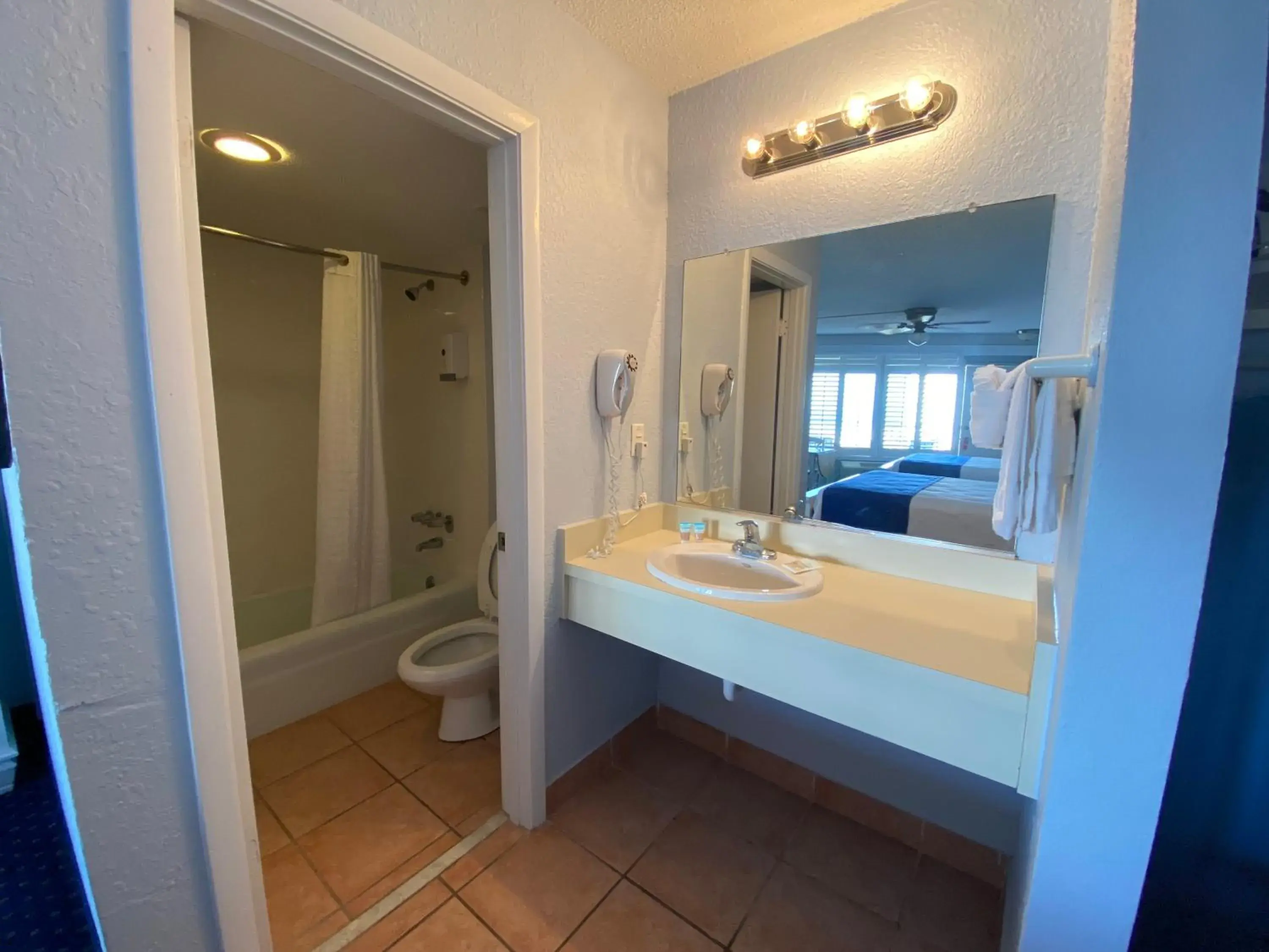 Bathroom in Coral Sands Inn