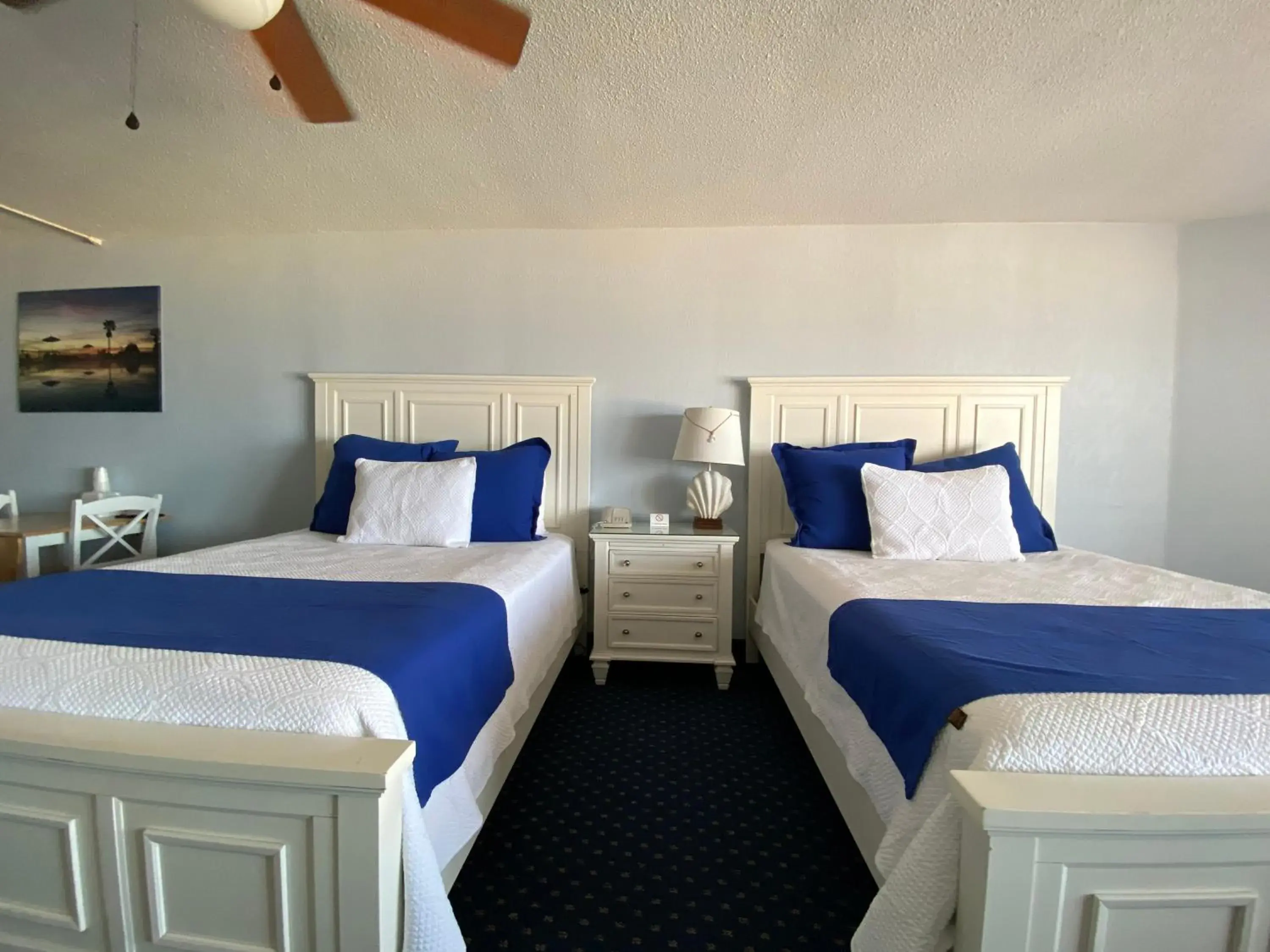 Bed in Coral Sands Inn
