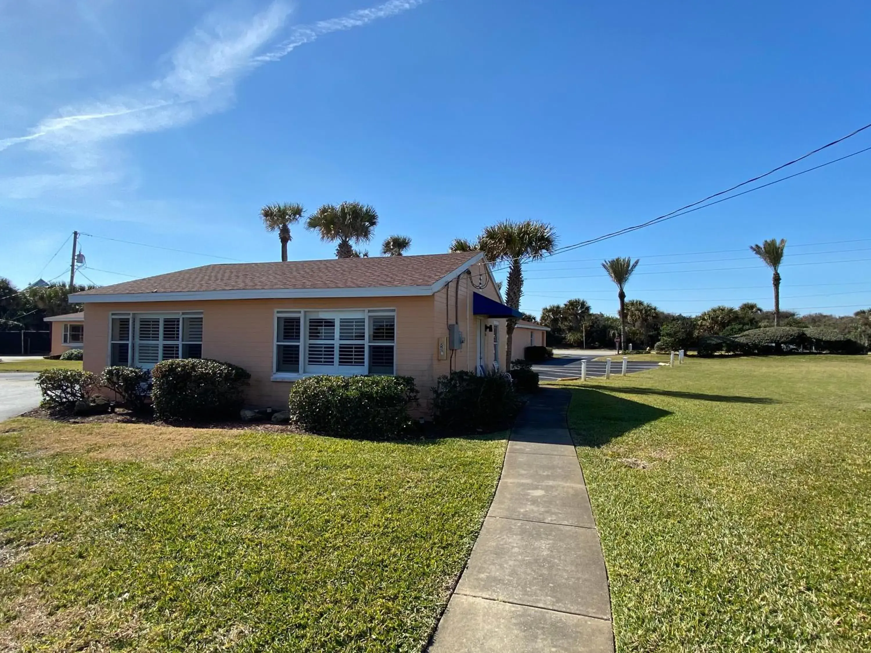 Property Building in Coral Sands Inn