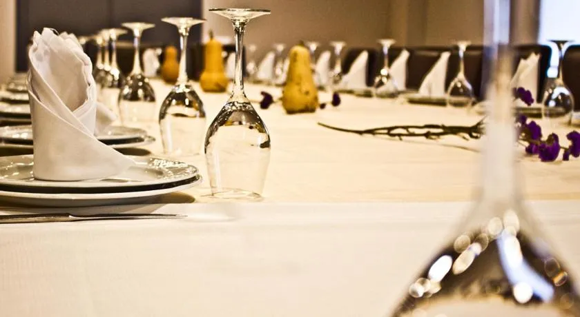 Restaurant/places to eat in Hotel Corona de Galicia