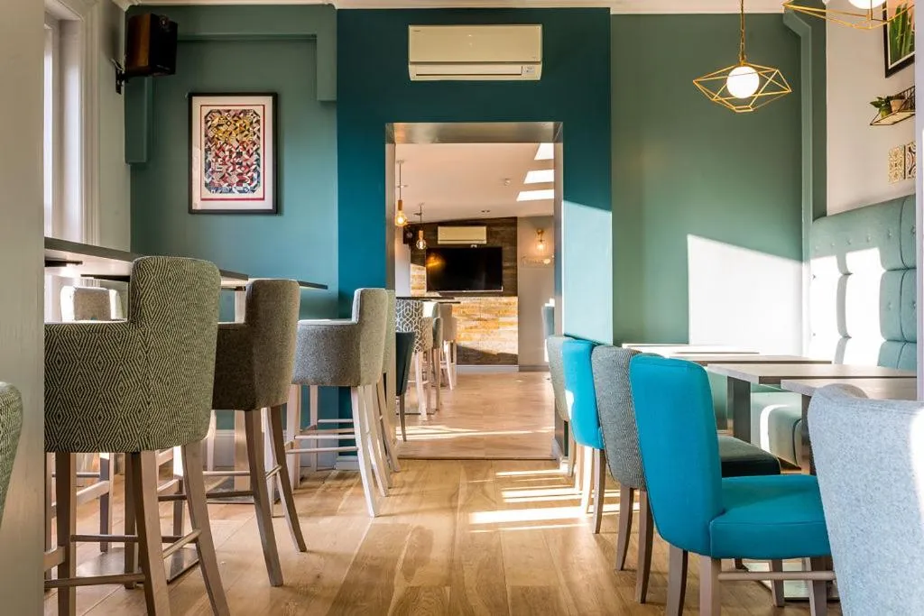 Restaurant/places to eat in Bawn Lodge