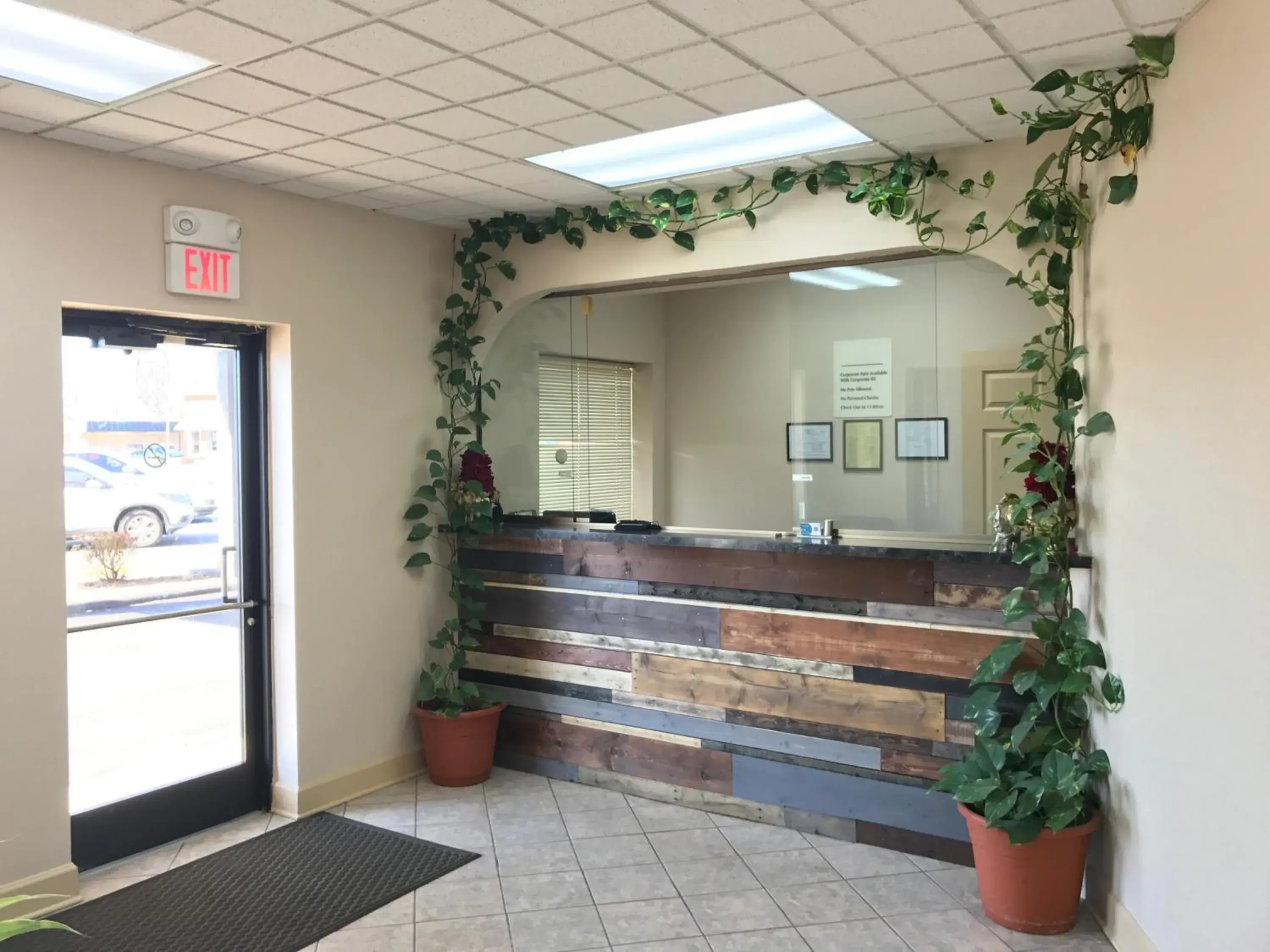 Lobby or reception in Legacy Inn - Gallatin Lobby or reception in Legacy Inn - Gallatin