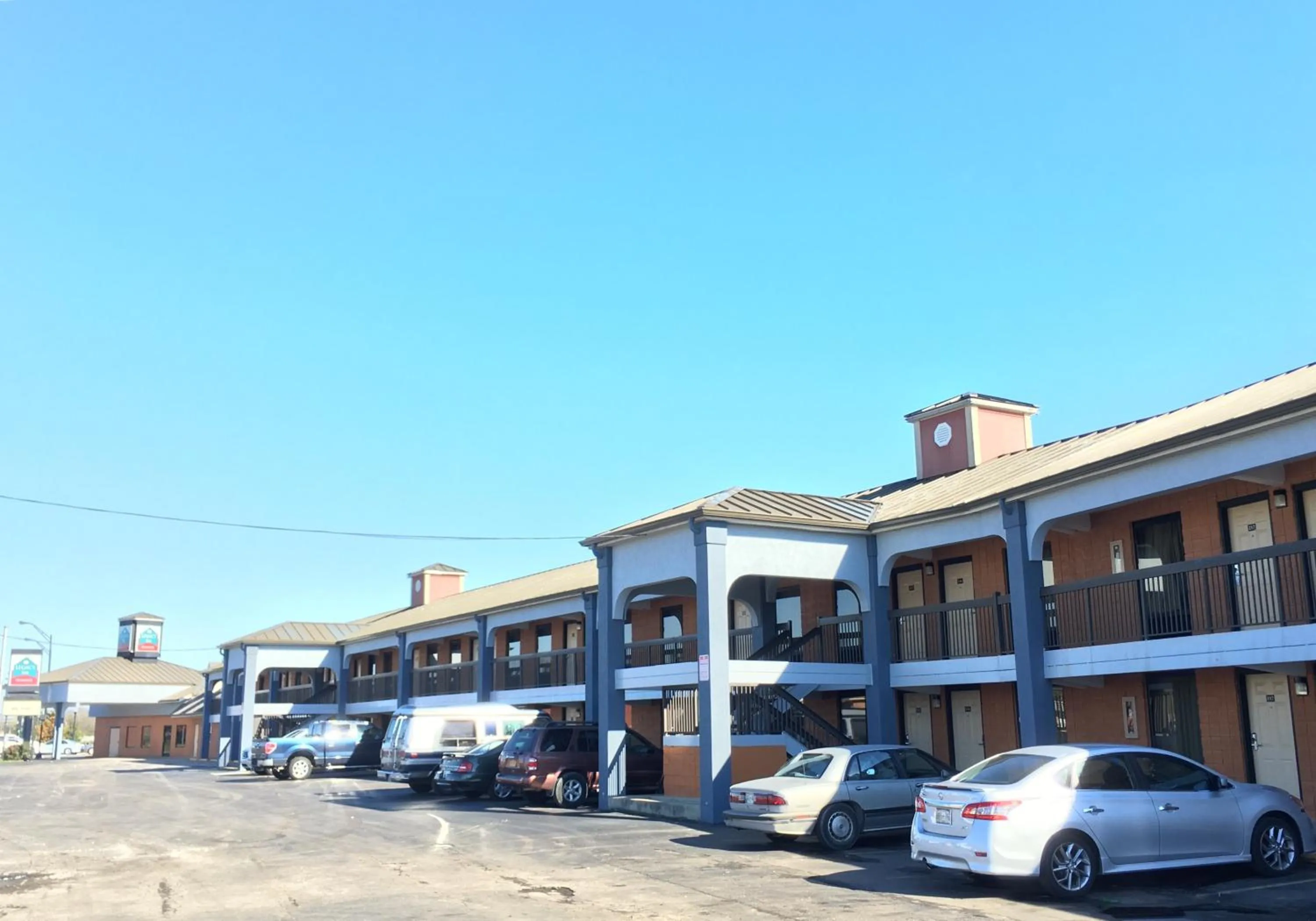 Property building in Legacy Inn - Gallatin