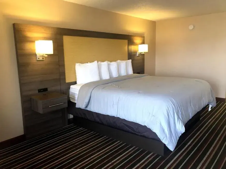 King Room - Smoking in Legacy Inn - Gallatin King Room - Smoking in Legacy Inn - Gallatin