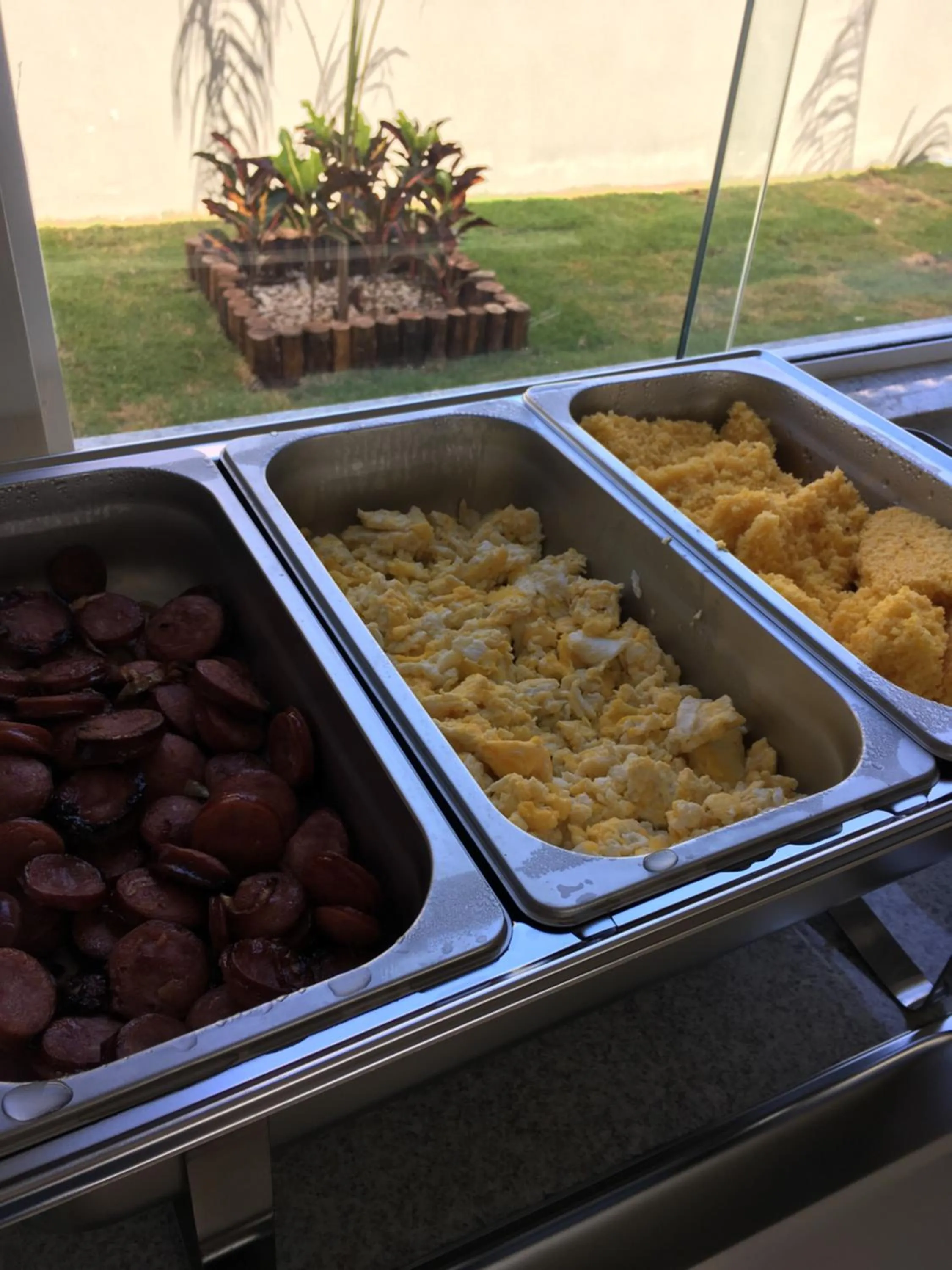 Restaurant/places to eat in Tropical Mar Hotel