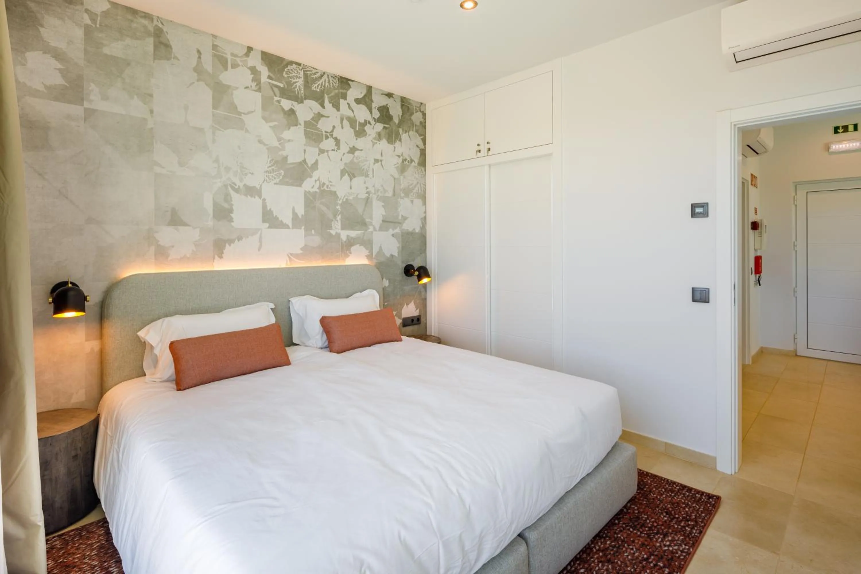 One-Bedroom Apartment with Vineyard View in Quinta dos Vales Wine Estate
