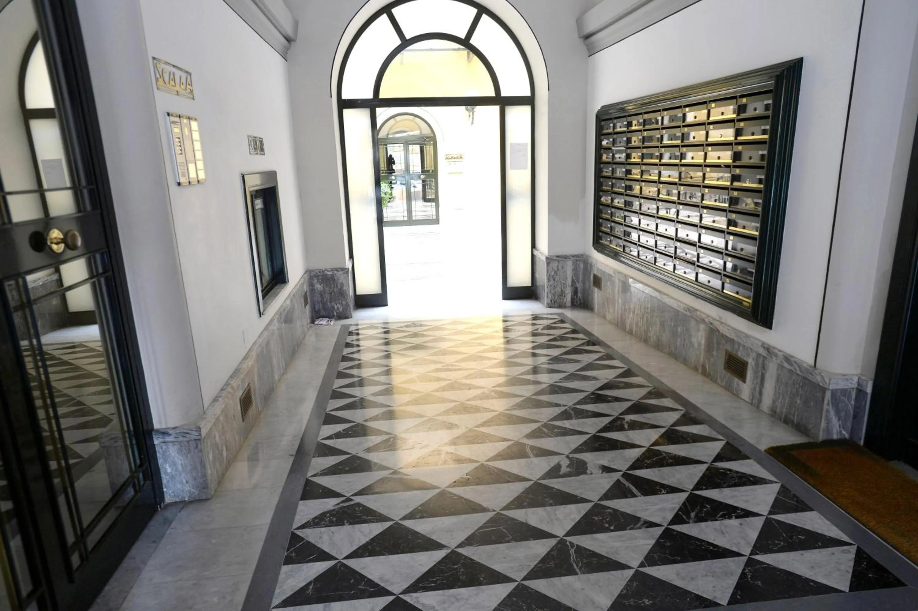 Property building in MECENATE DELUXE COLOSSEUM