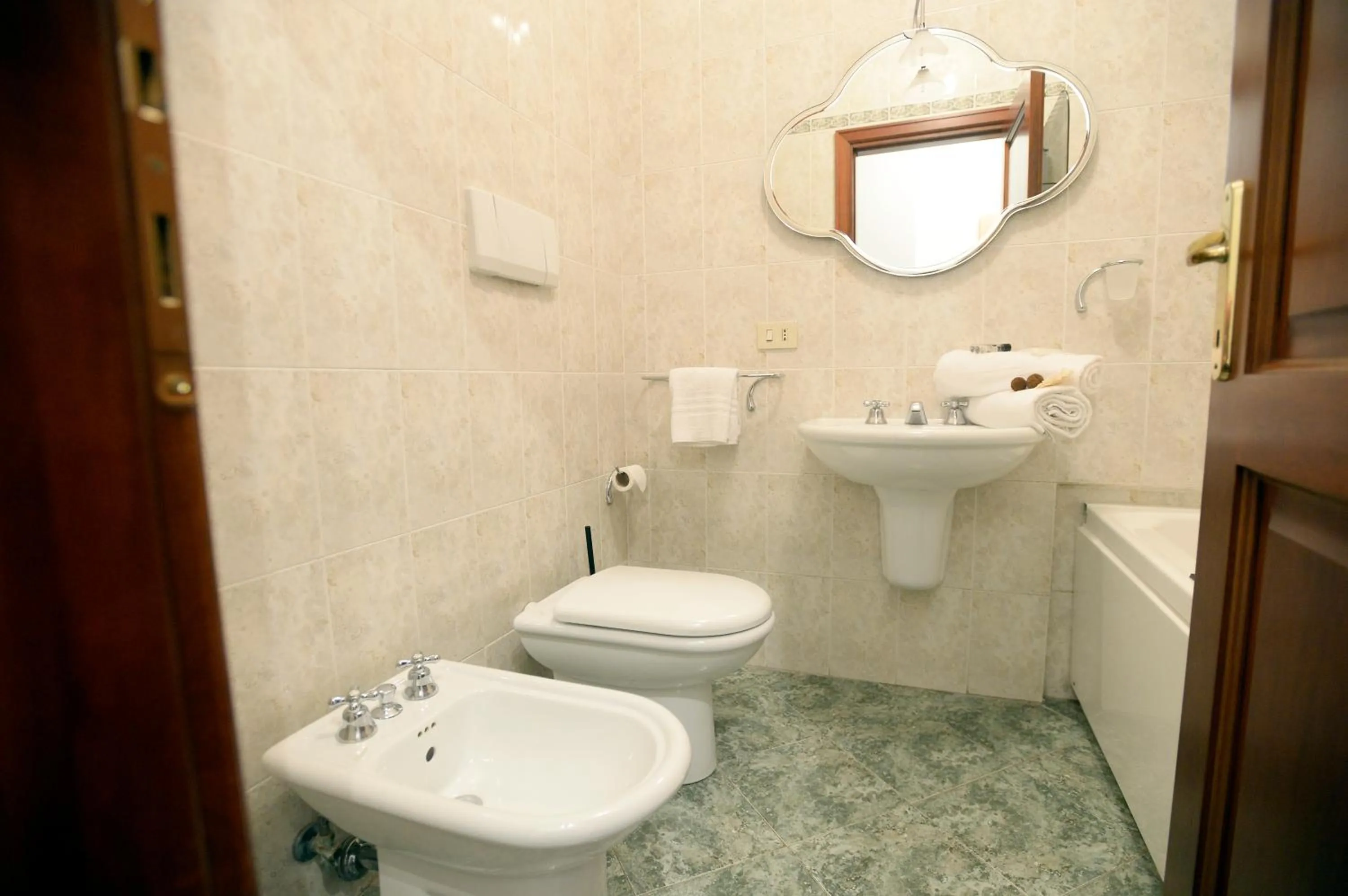 Bathroom in MECENATE DELUXE COLOSSEUM