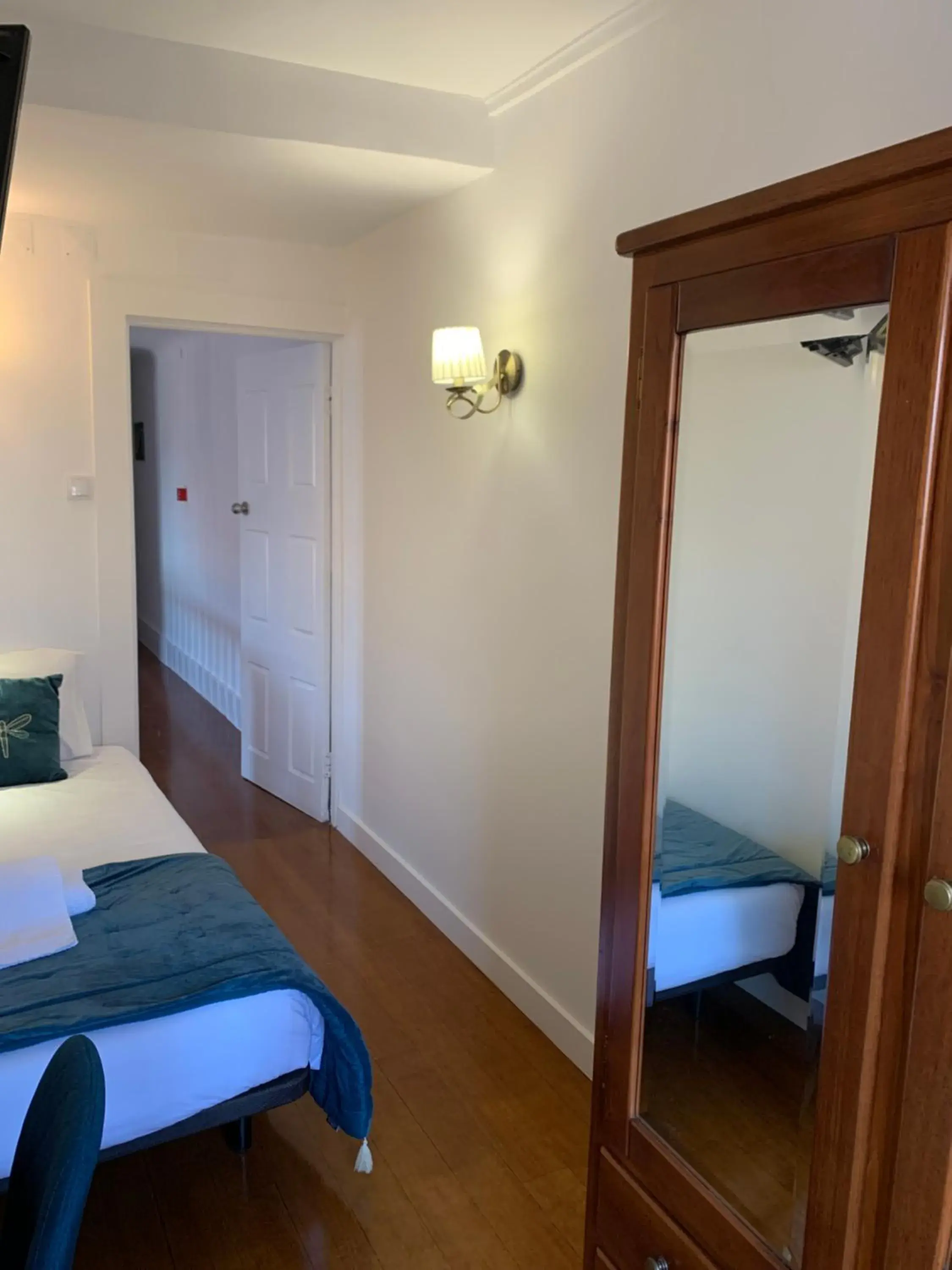 Single Room with Private Bathroom in A Portuguesa Guest House Single Room with Private Bathroom in A Portuguesa Guest House