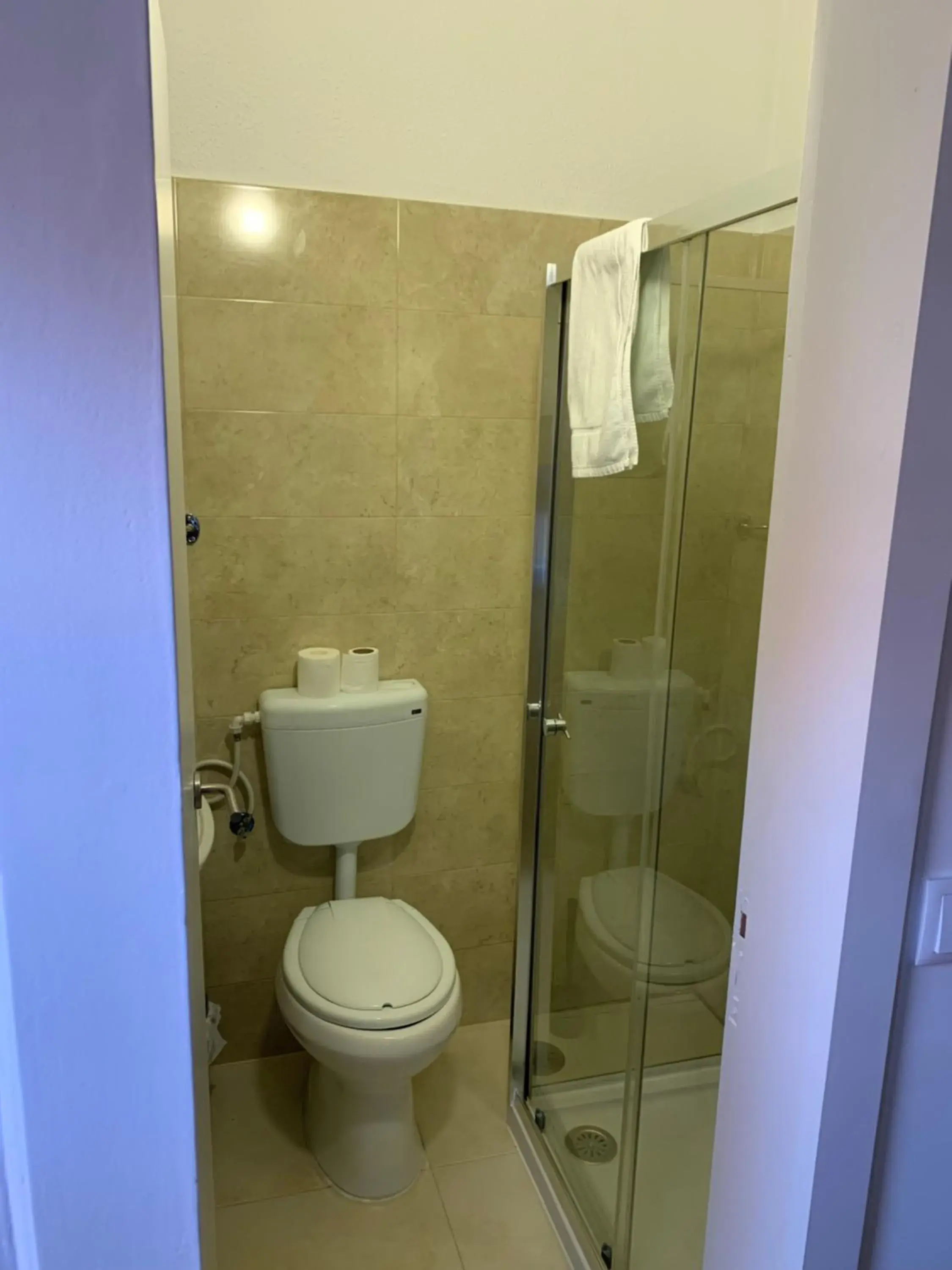 Single Room with Private Bathroom in A Portuguesa Guest House Single Room with Private Bathroom in A Portuguesa Guest House