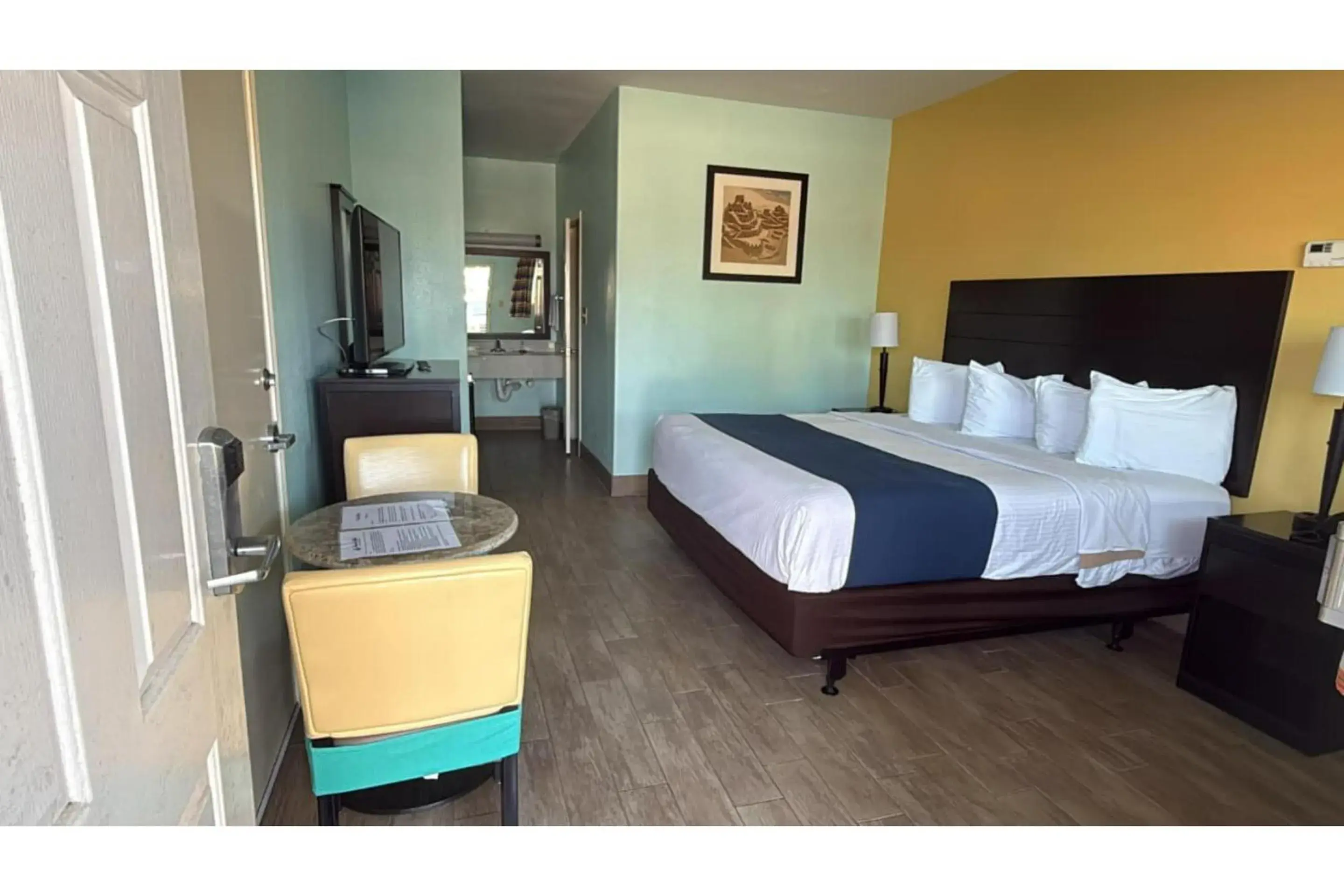 King Bed Accessible Non-Smoking in The Island Hotel Near Beach Port Aransas King Bed Accessible Non-Smoking in The Island Hotel Near Beach Port Aransas