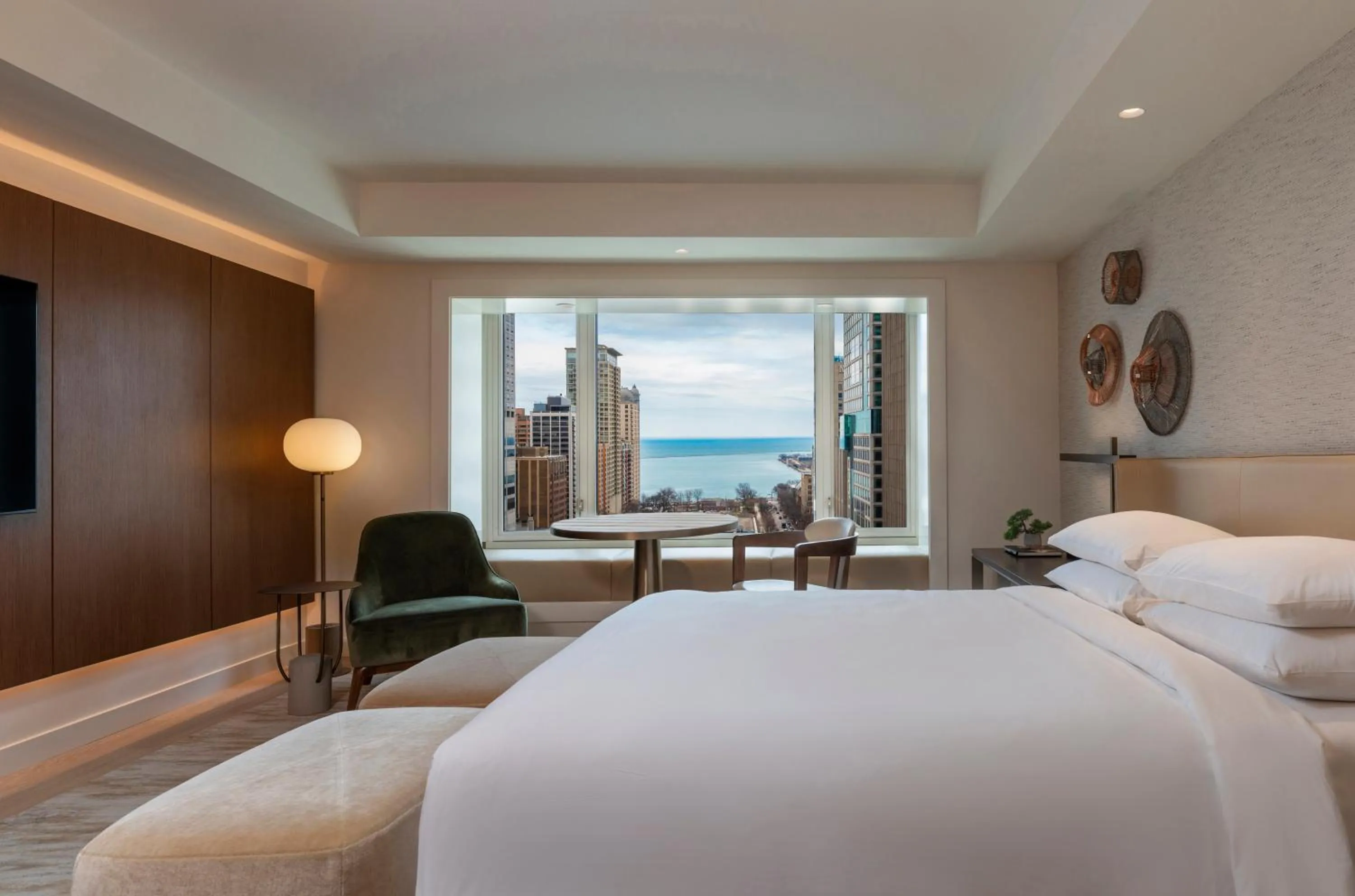 Lake view, Bed in Park Hyatt Chicago
