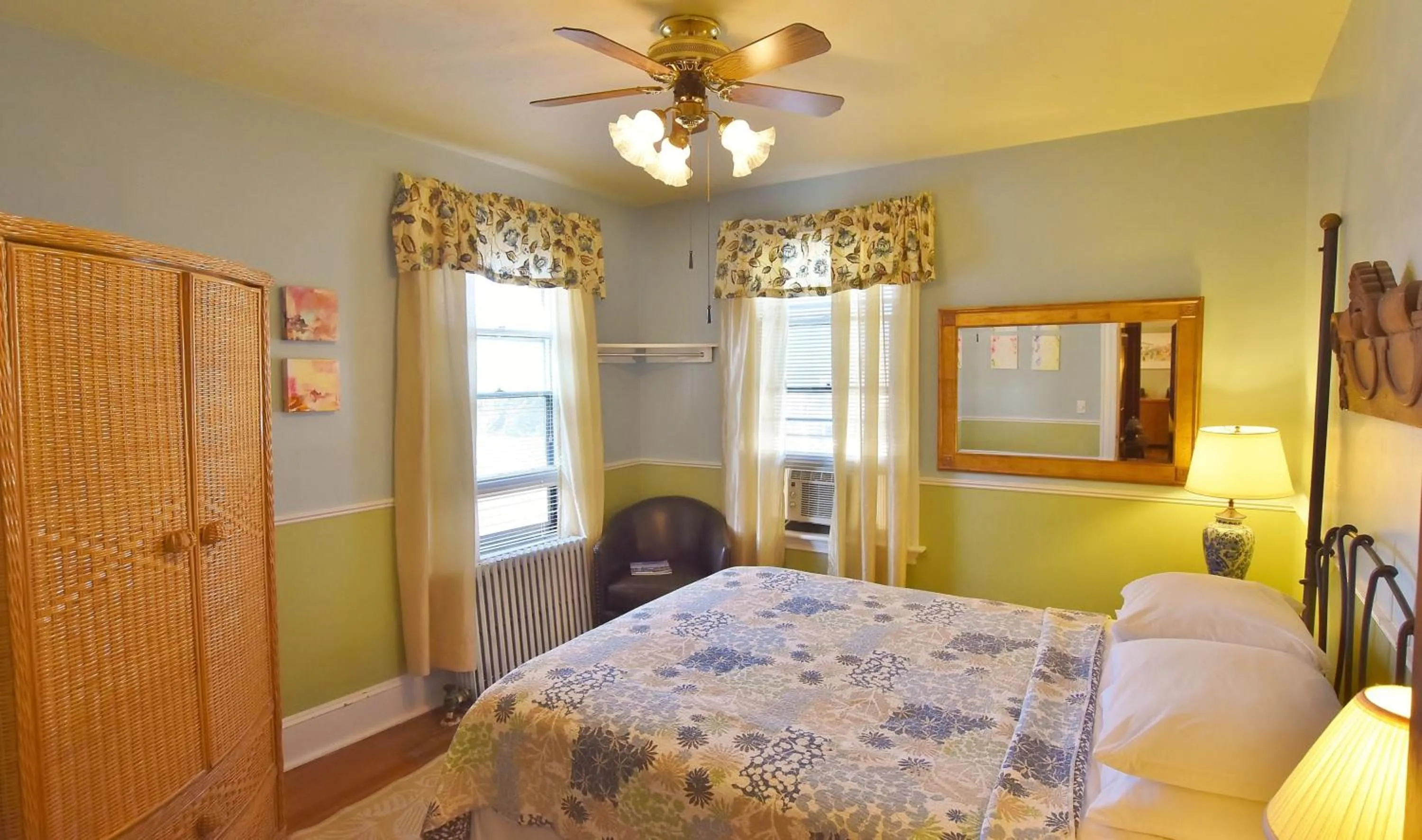 Bedroom, Bed in The John Randall House