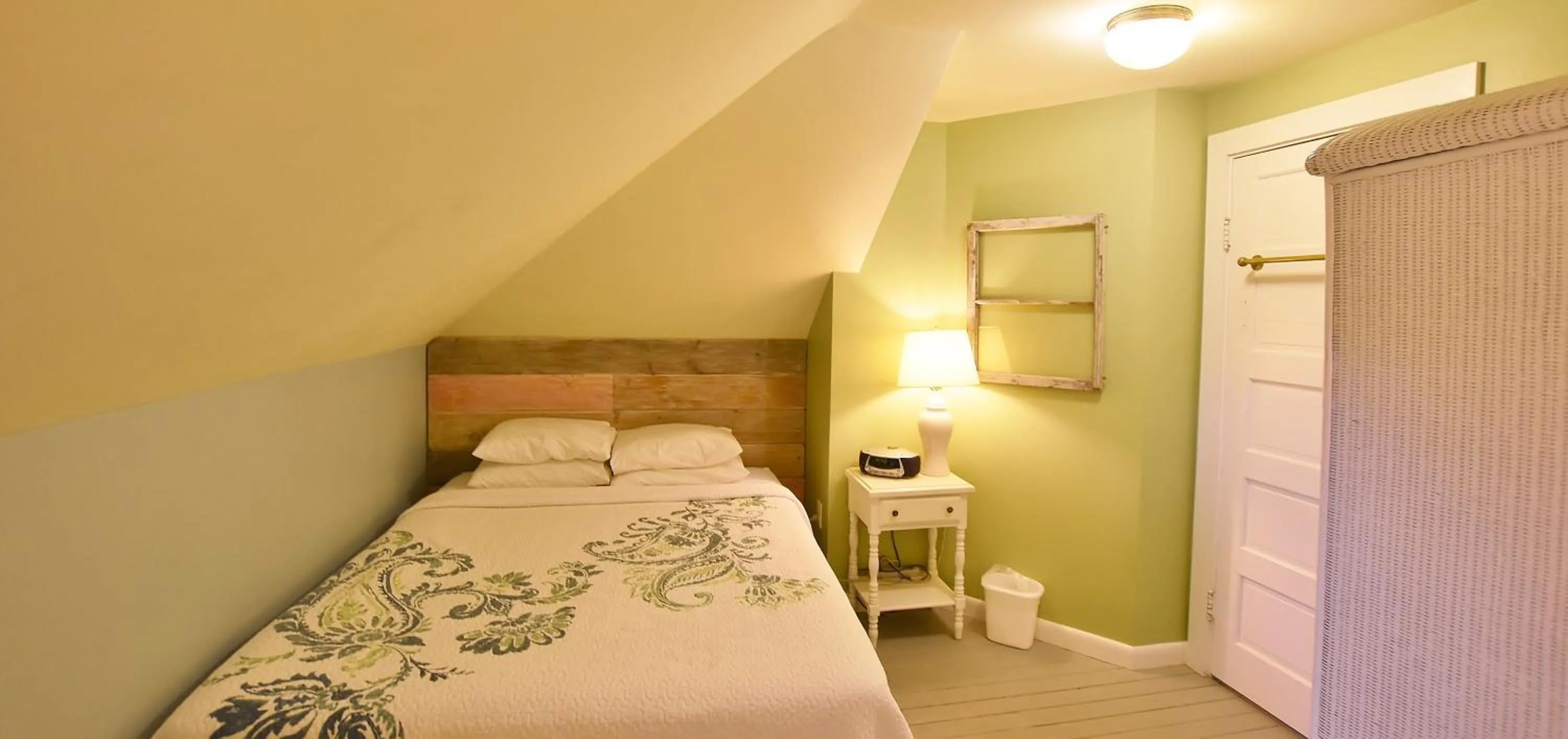 Bedroom, Bed in The John Randall House