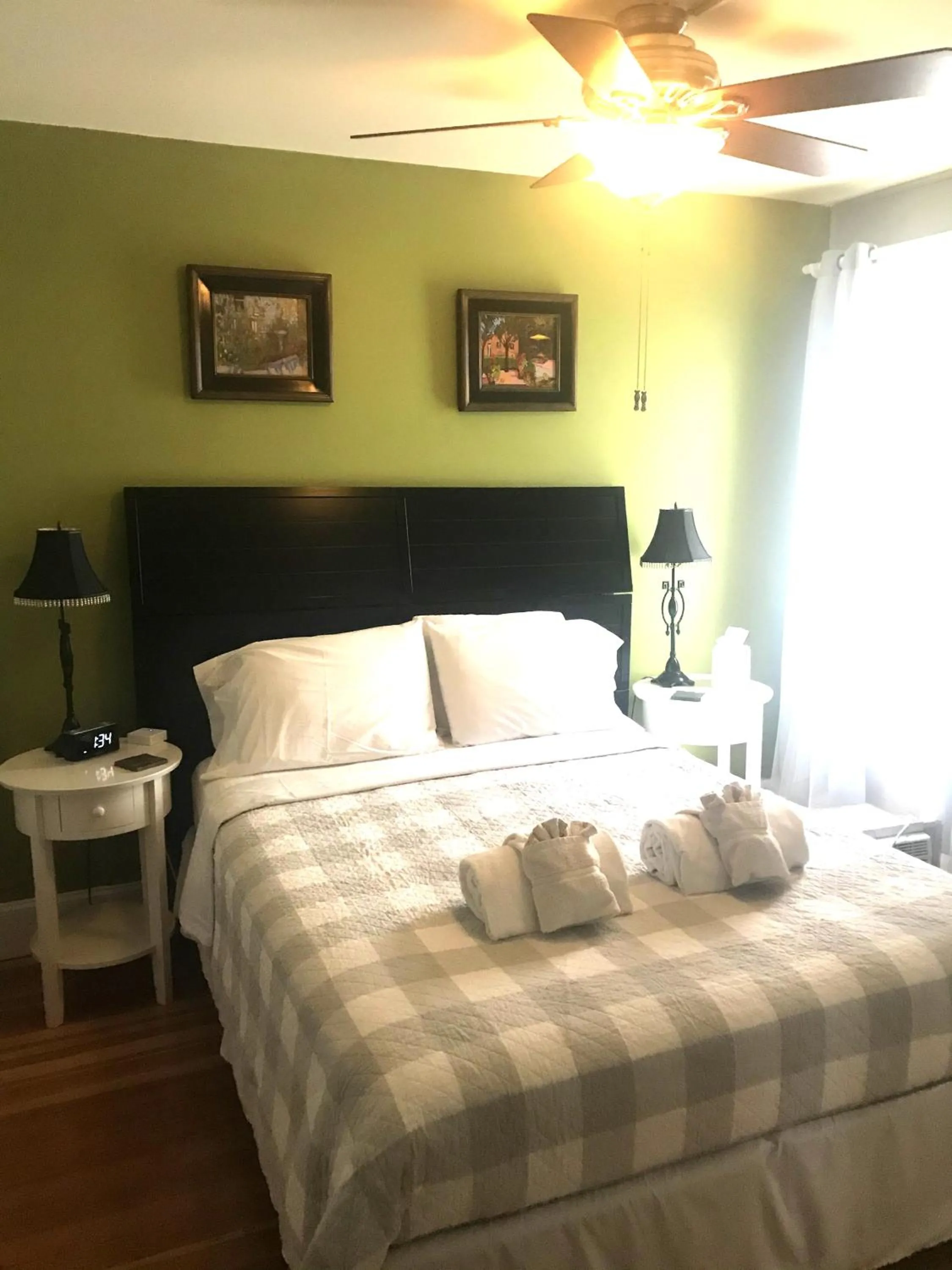 Bed in The John Randall House