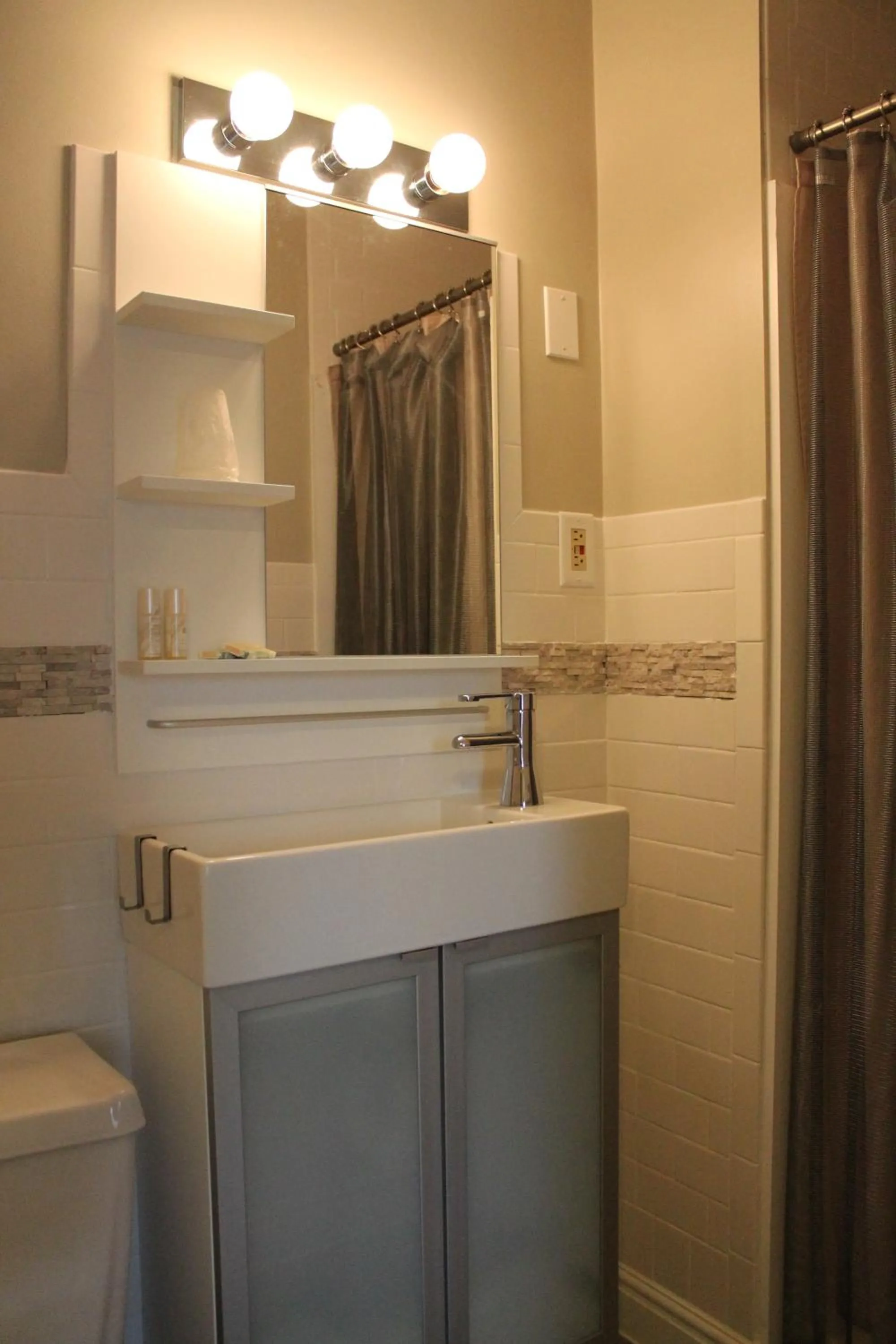 Bathroom in The John Randall House