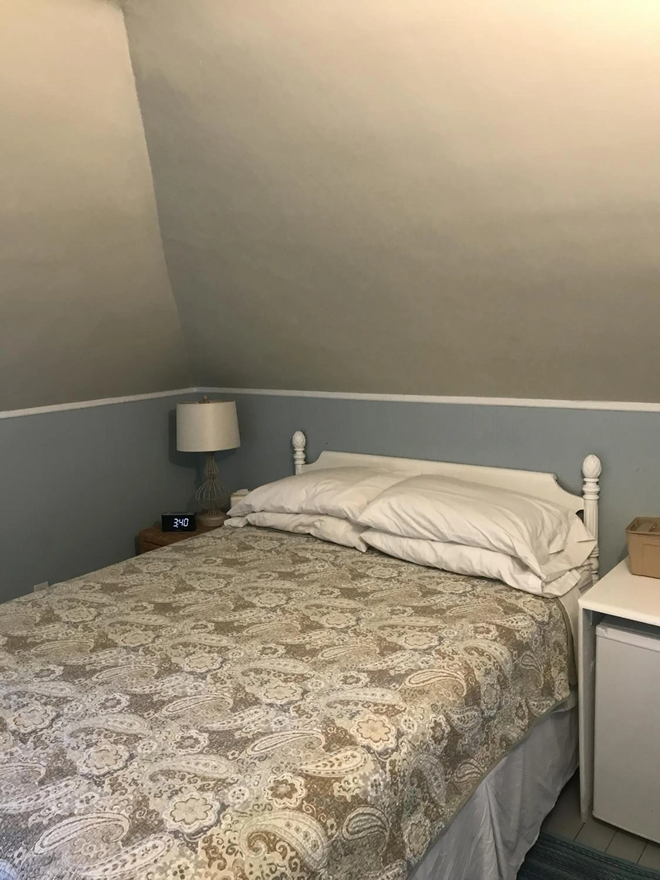 Bed in The John Randall House