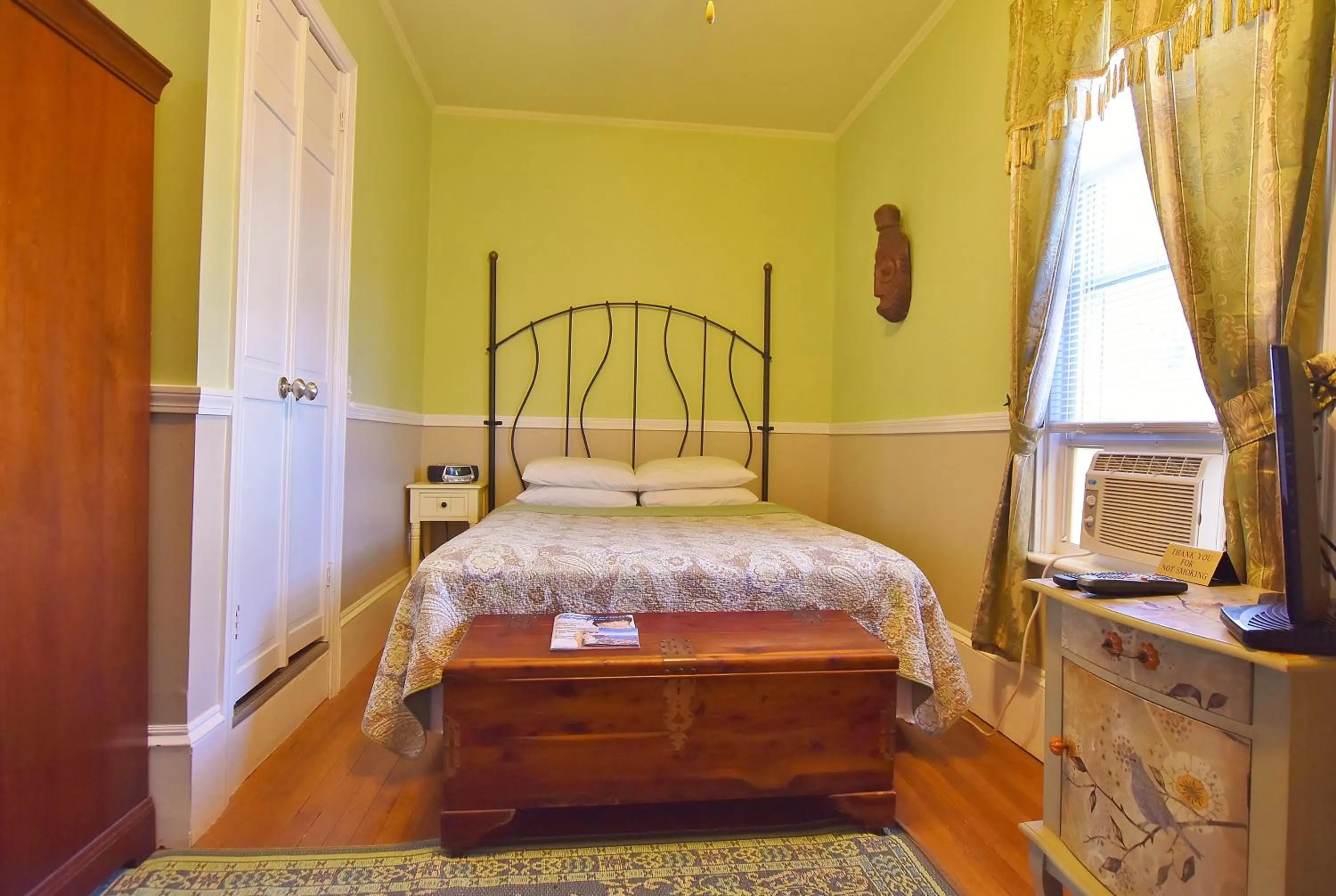 Bedroom, Bed in The John Randall House