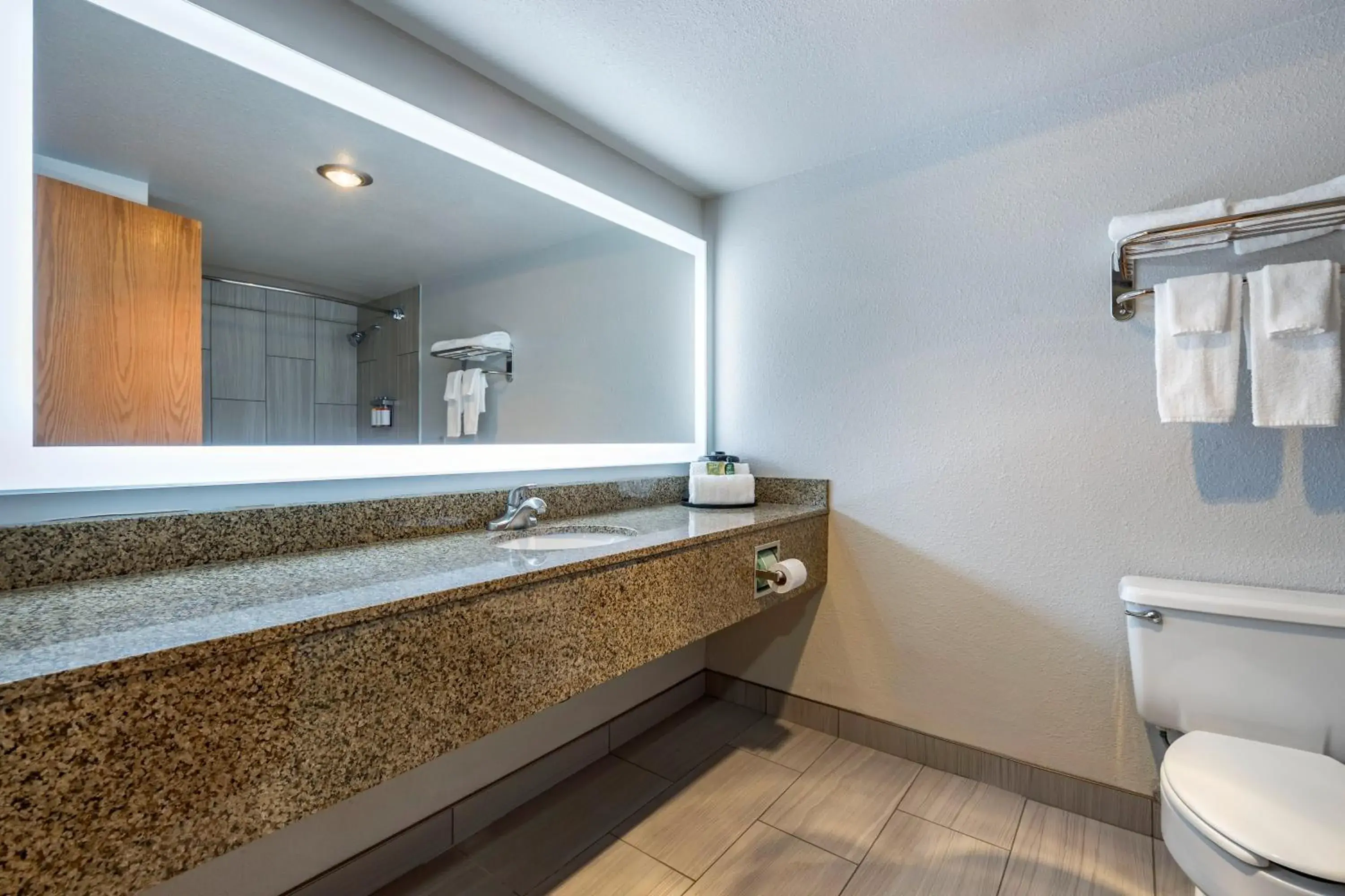 Executive King Suite - Non Smoking in Hells Canyon Grand Hotel, an Ascend Collection Hotel Executive King Suite - Non Smoking in Hells Canyon Grand Hotel, an Ascend Collection Hotel