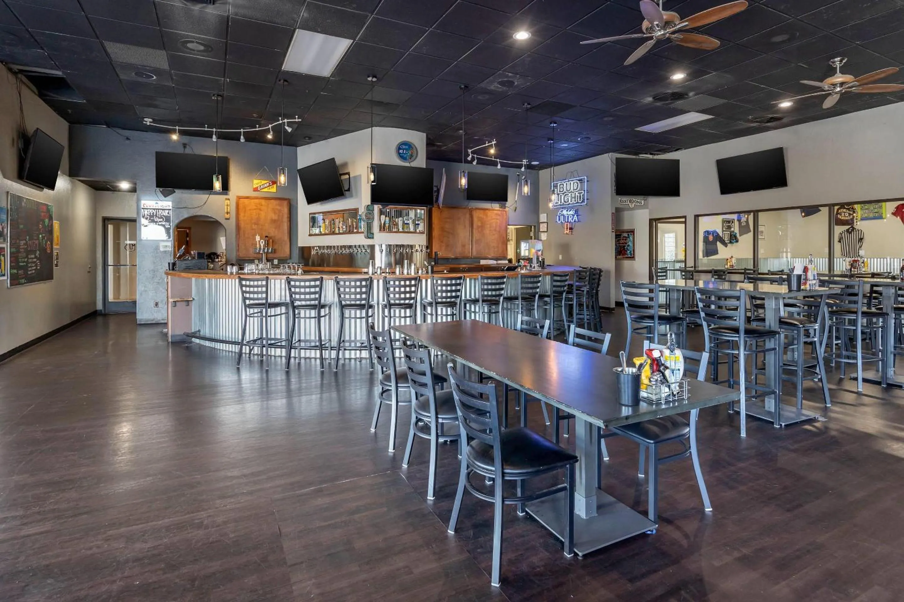 Lounge or bar in Hells Canyon Grand Hotel, an Ascend Collection Hotel