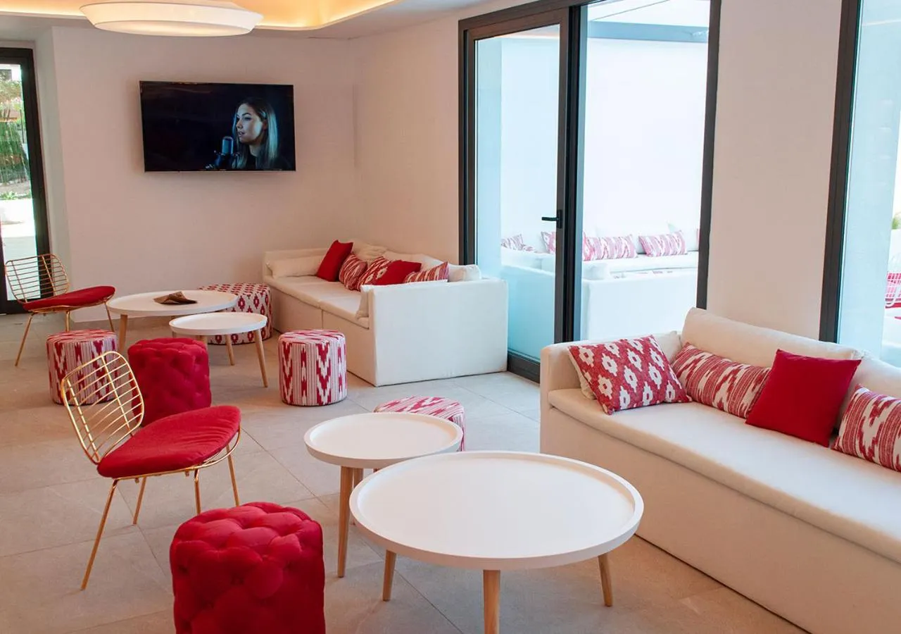 Communal lounge/ TV room in Sol i Vida Hotel - Adults Only