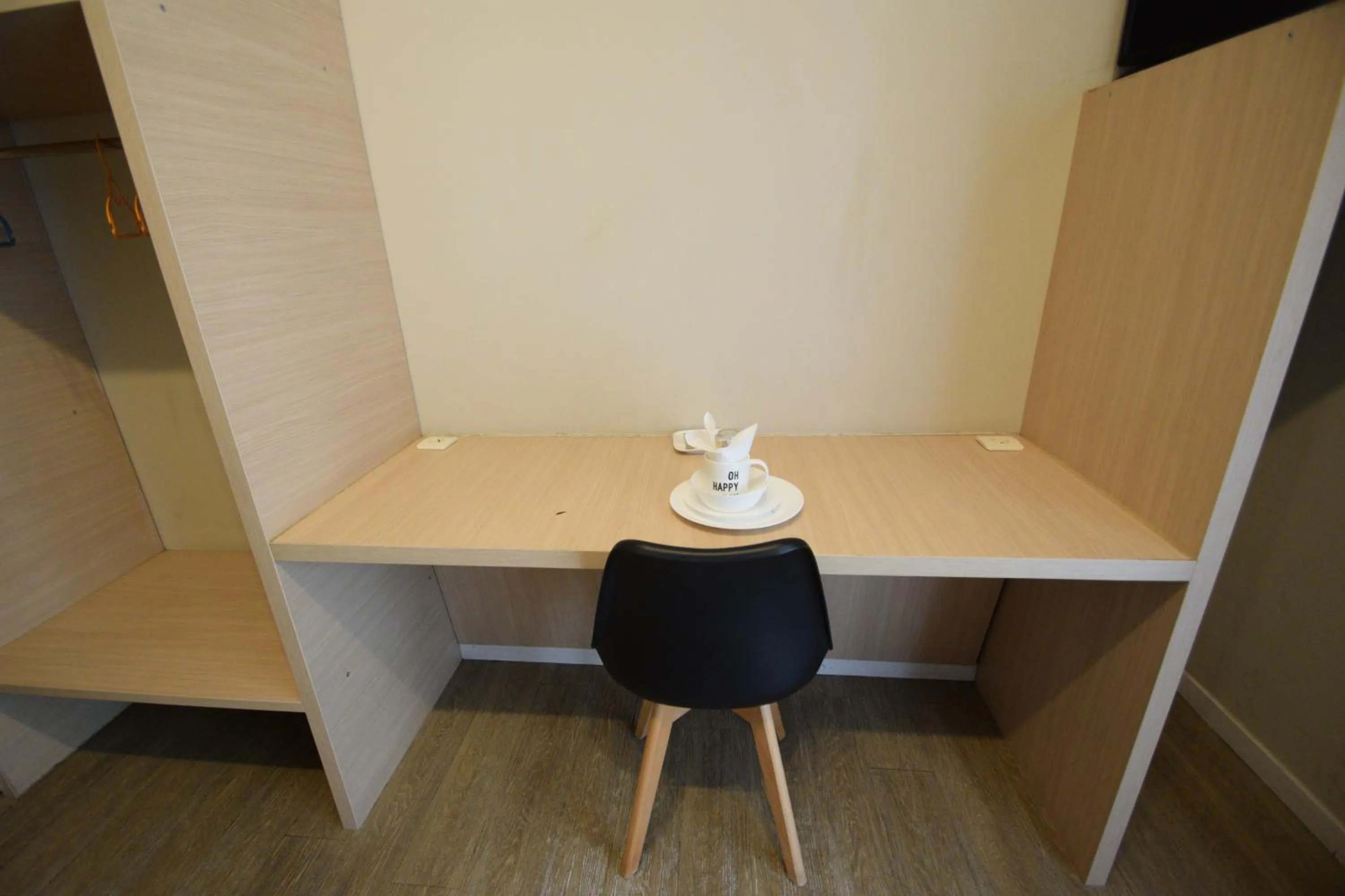 Dining area in Budget Flats Brussels