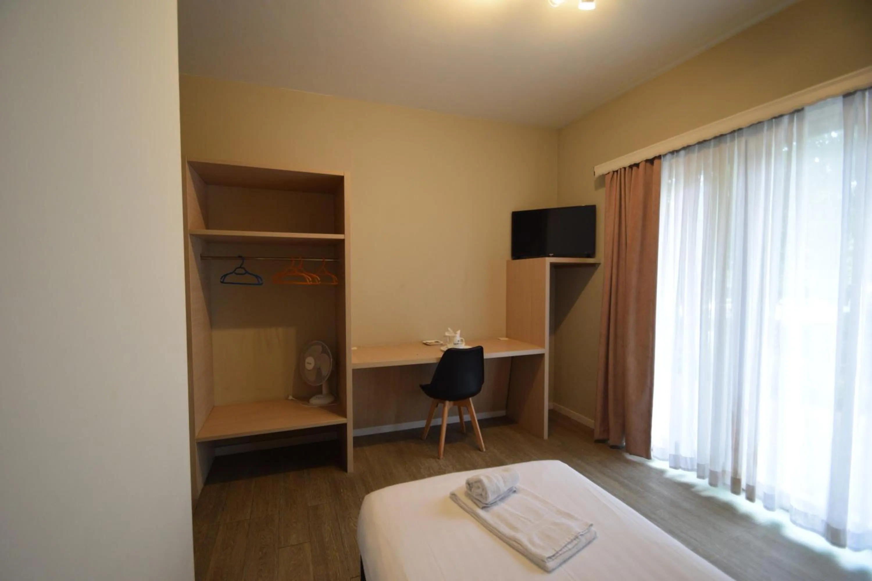 TV and multimedia, Bed in Budget Flats Brussels