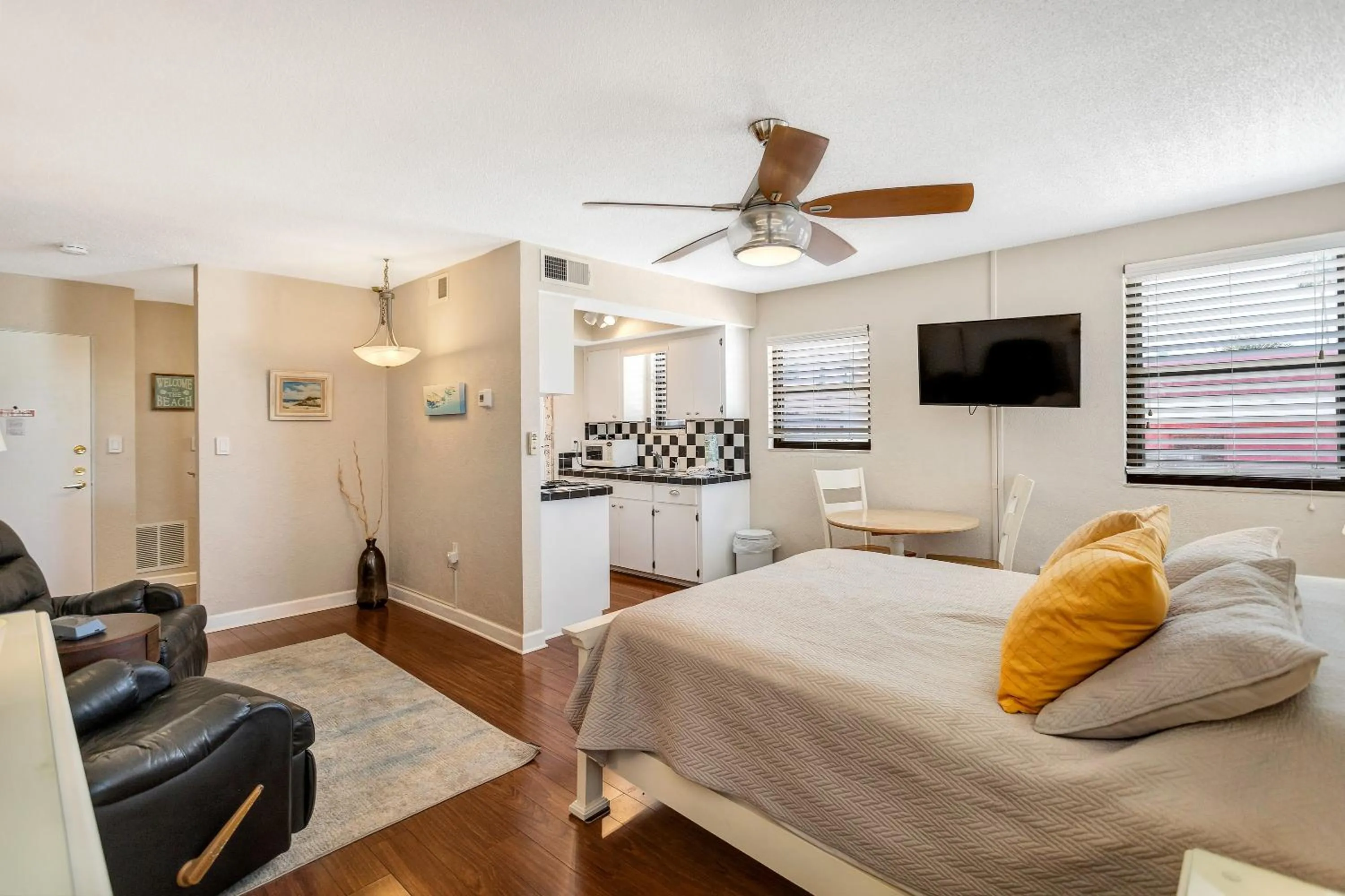 Photo of the whole room in Gulf Winds Resort by Travel Resort Services