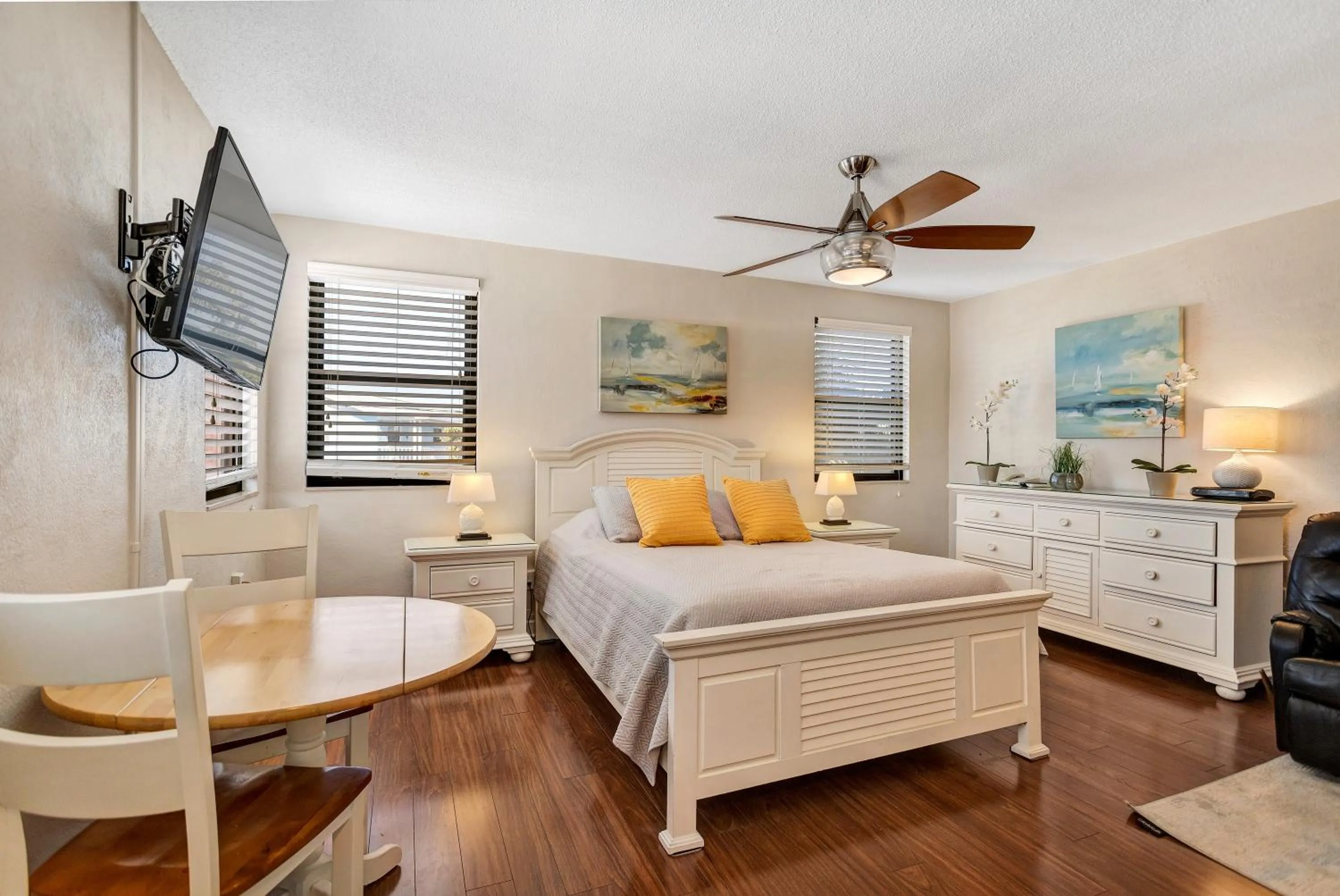 Photo of the whole room in Gulf Winds Resort by Travel Resort Services