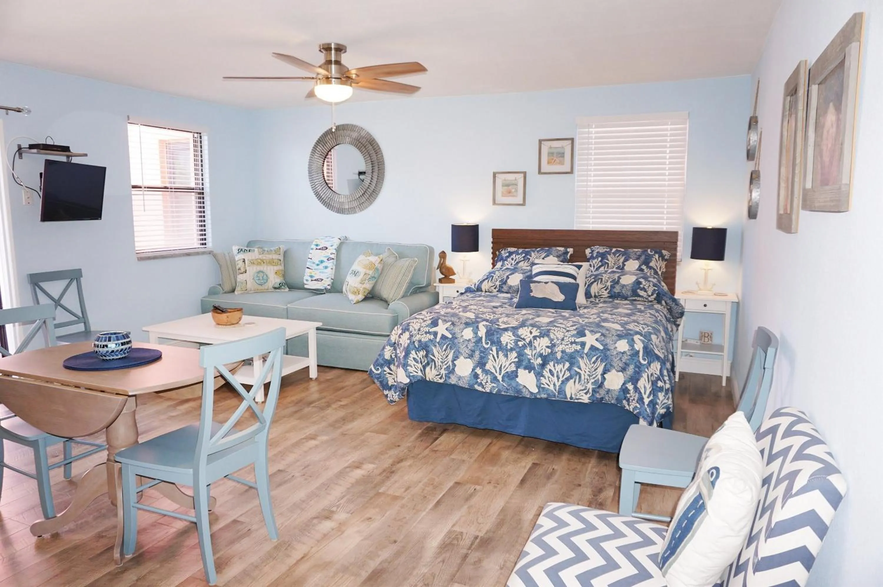 Photo of the whole room in Gulf Winds Resort by Travel Resort Services