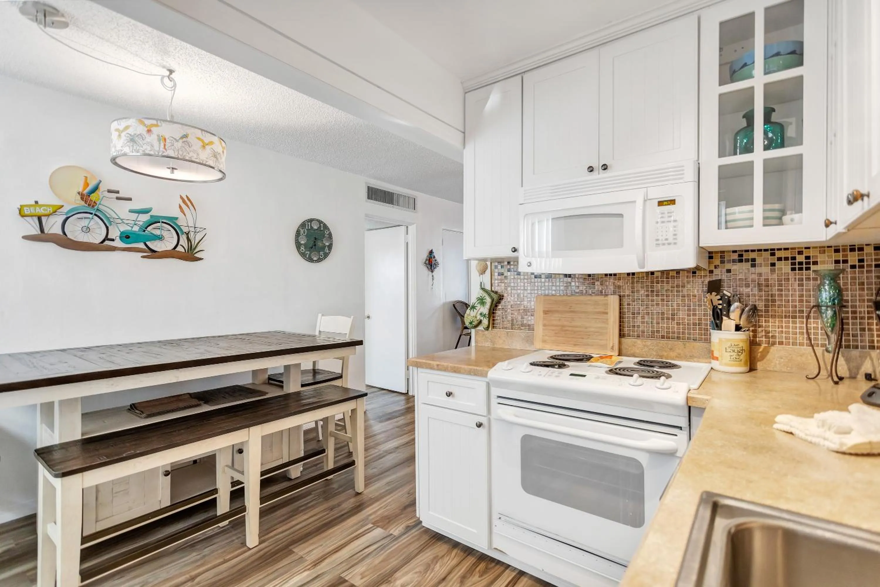 Kitchen or kitchenette in Gulf Winds Resort by Travel Resort Services