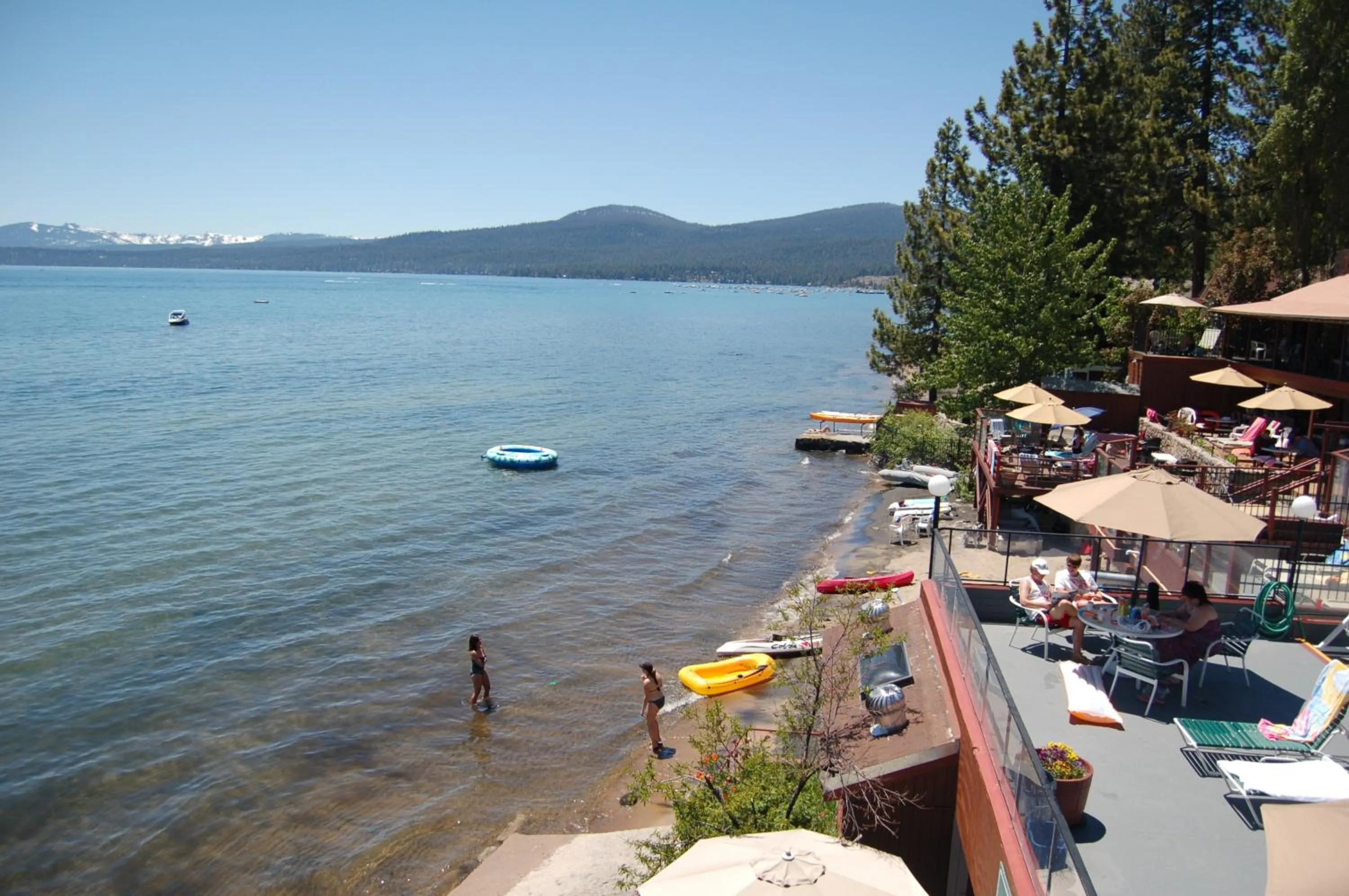 Area and facilities in Crown Motel