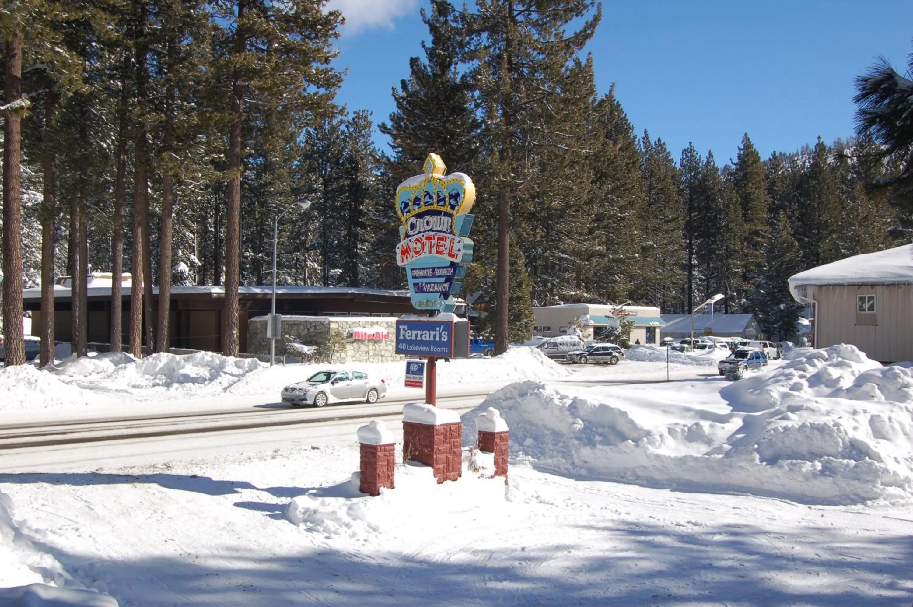 Facade/entrance in Crown Motel
