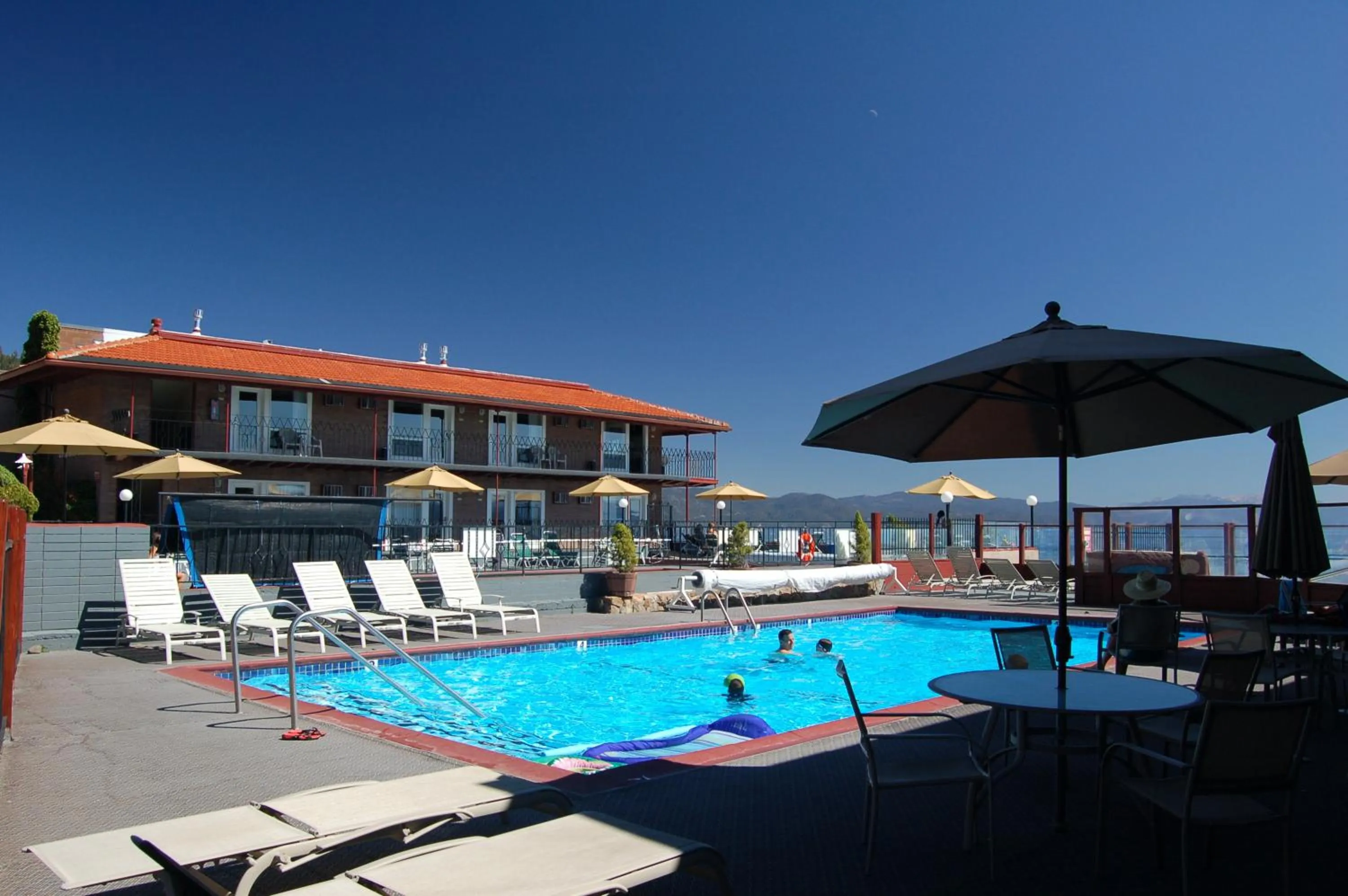 Swimming pool in Crown Motel