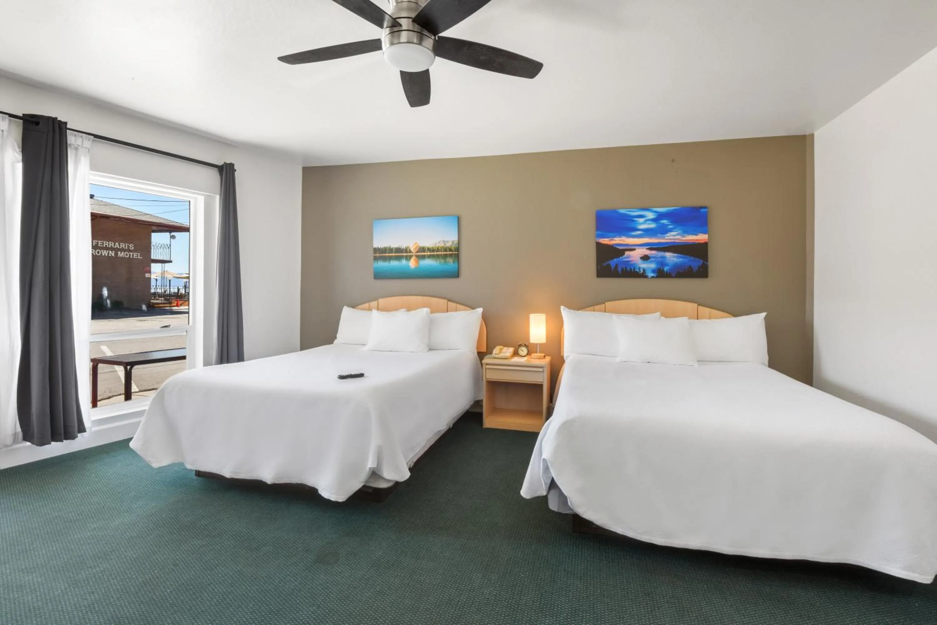 Photo of the whole room, Bed in Crown Motel