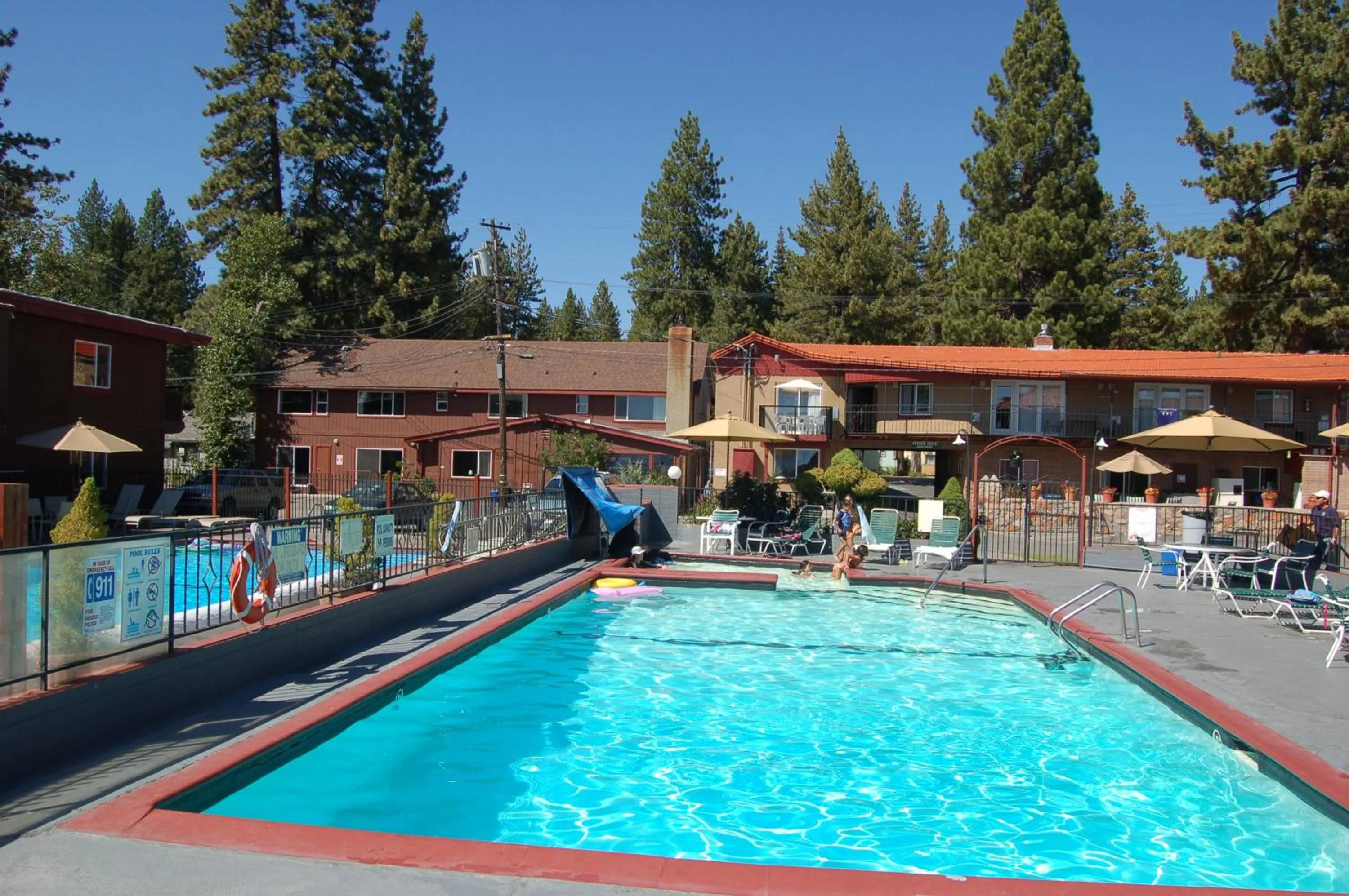 Swimming pool in Crown Motel