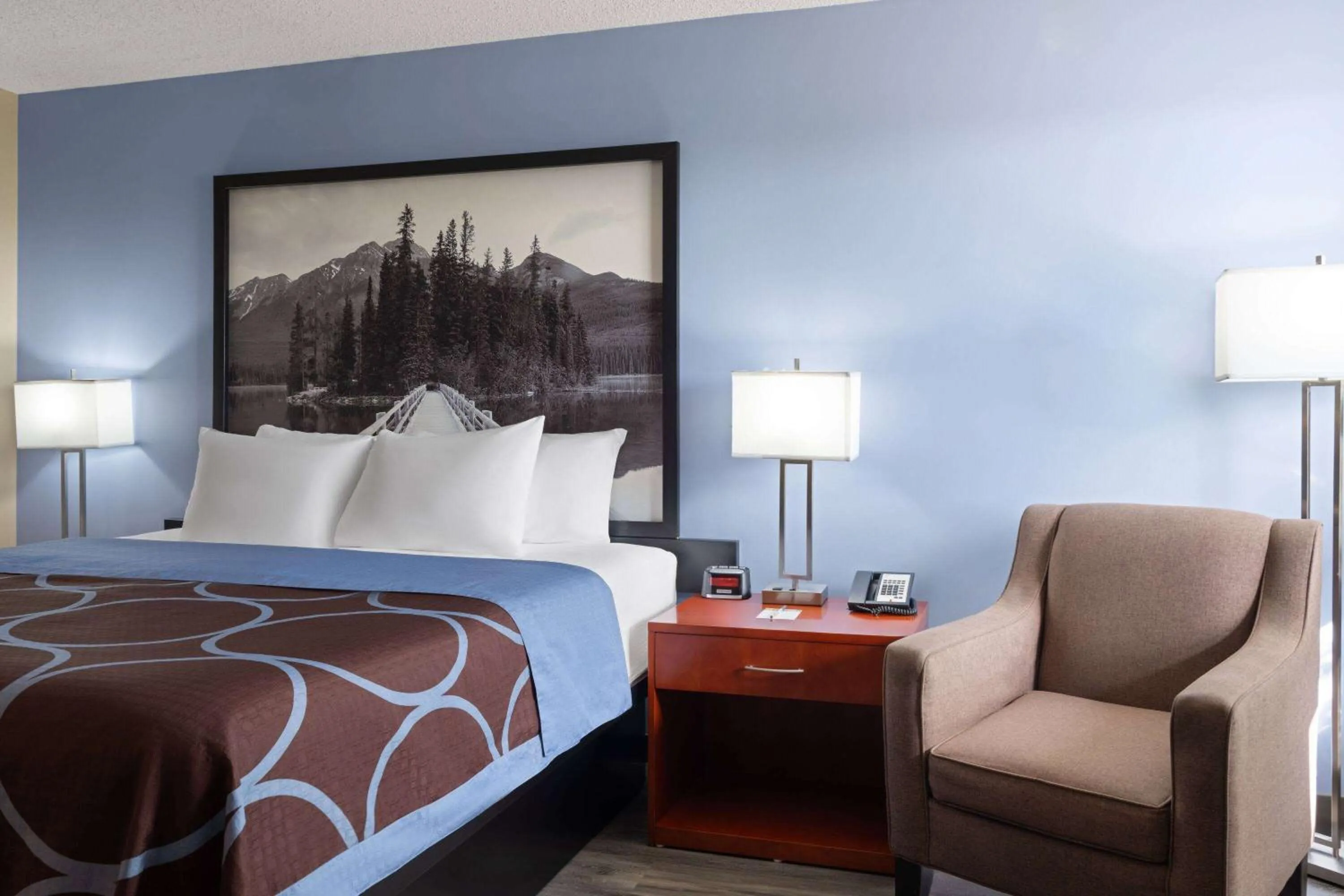 Photo of the whole room, Bed in Super 8 by Wyndham Sherwood Park/Edmonton Area