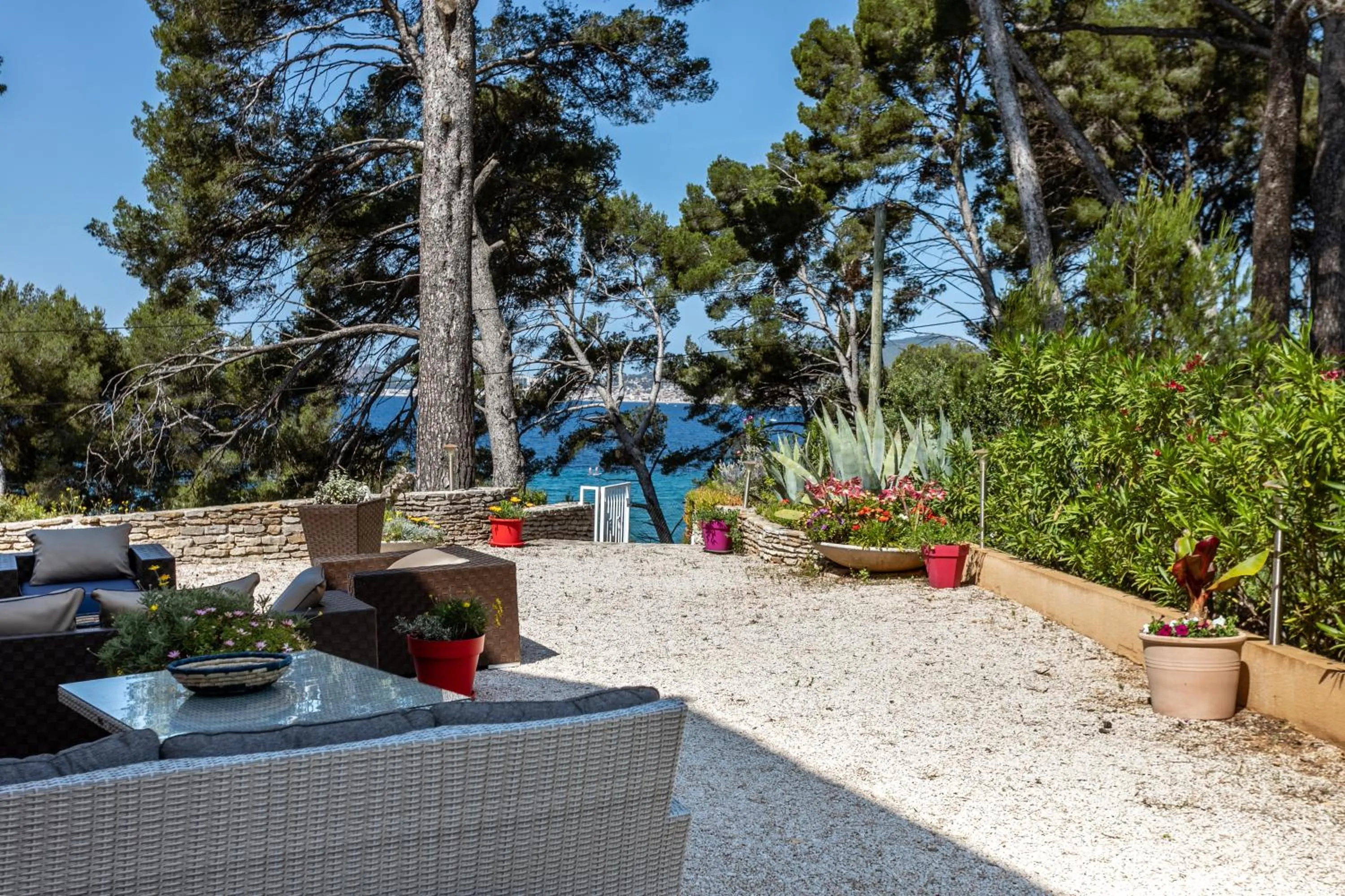 Garden in Hôtel Corniche du Liouquet