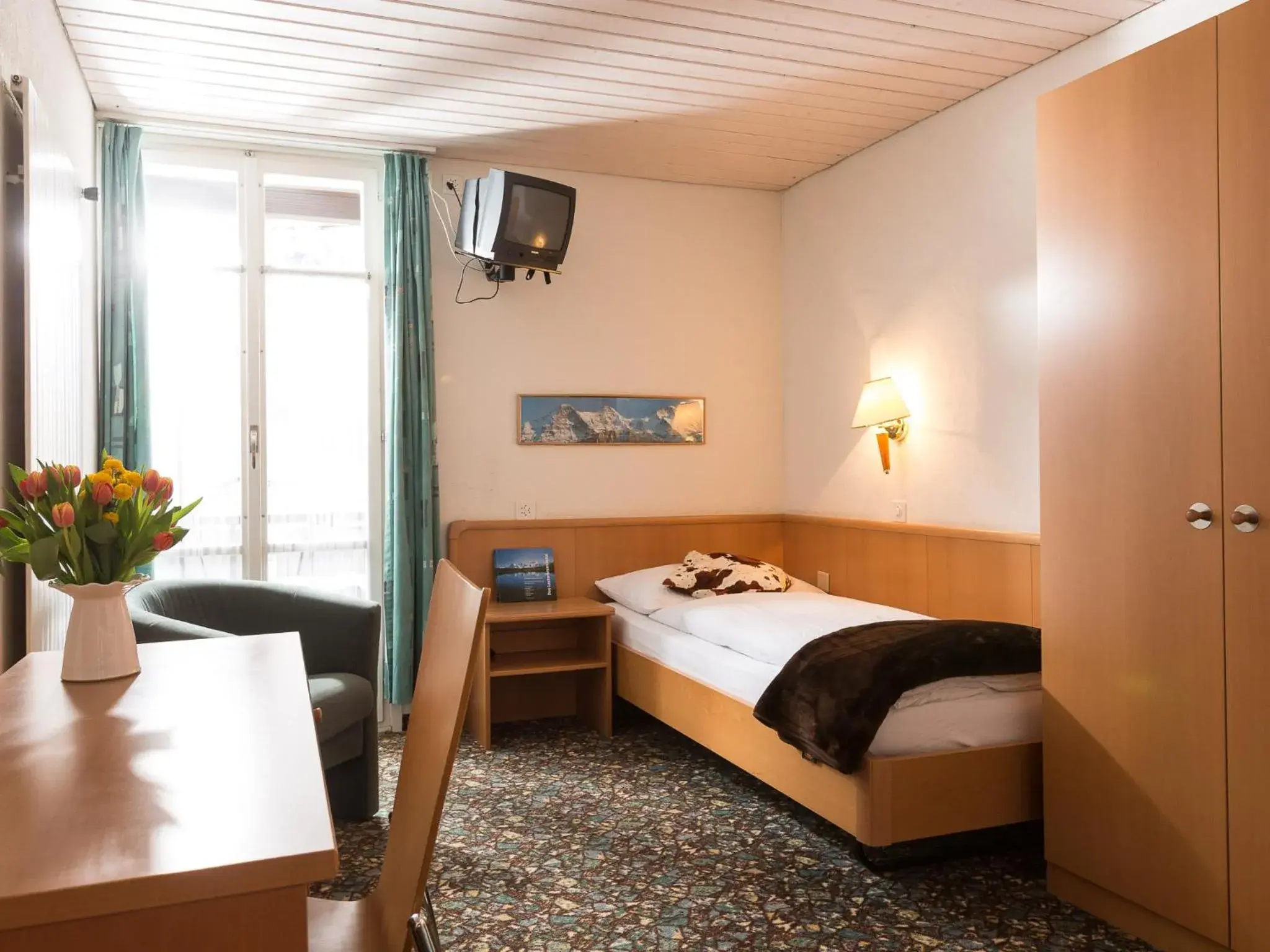 Single Room with Balcony in Hotel Oberland Single Room with Balcony in Hotel Oberland
