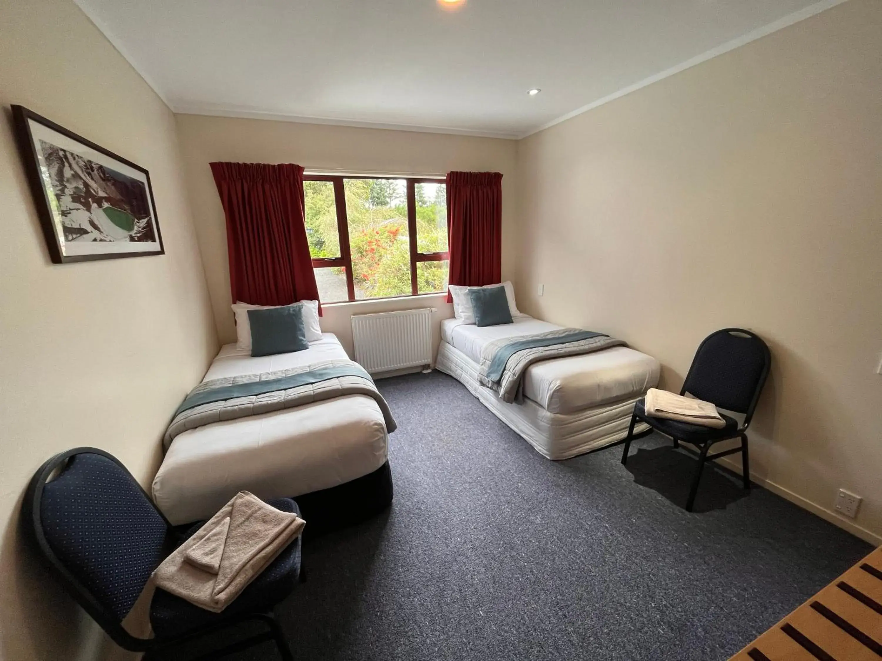 Bed in Adventure Lodge and Motels and Tongariro Crossing Track Transport Bed in Adventure Lodge and Motels and Tongariro Crossing Track Transport