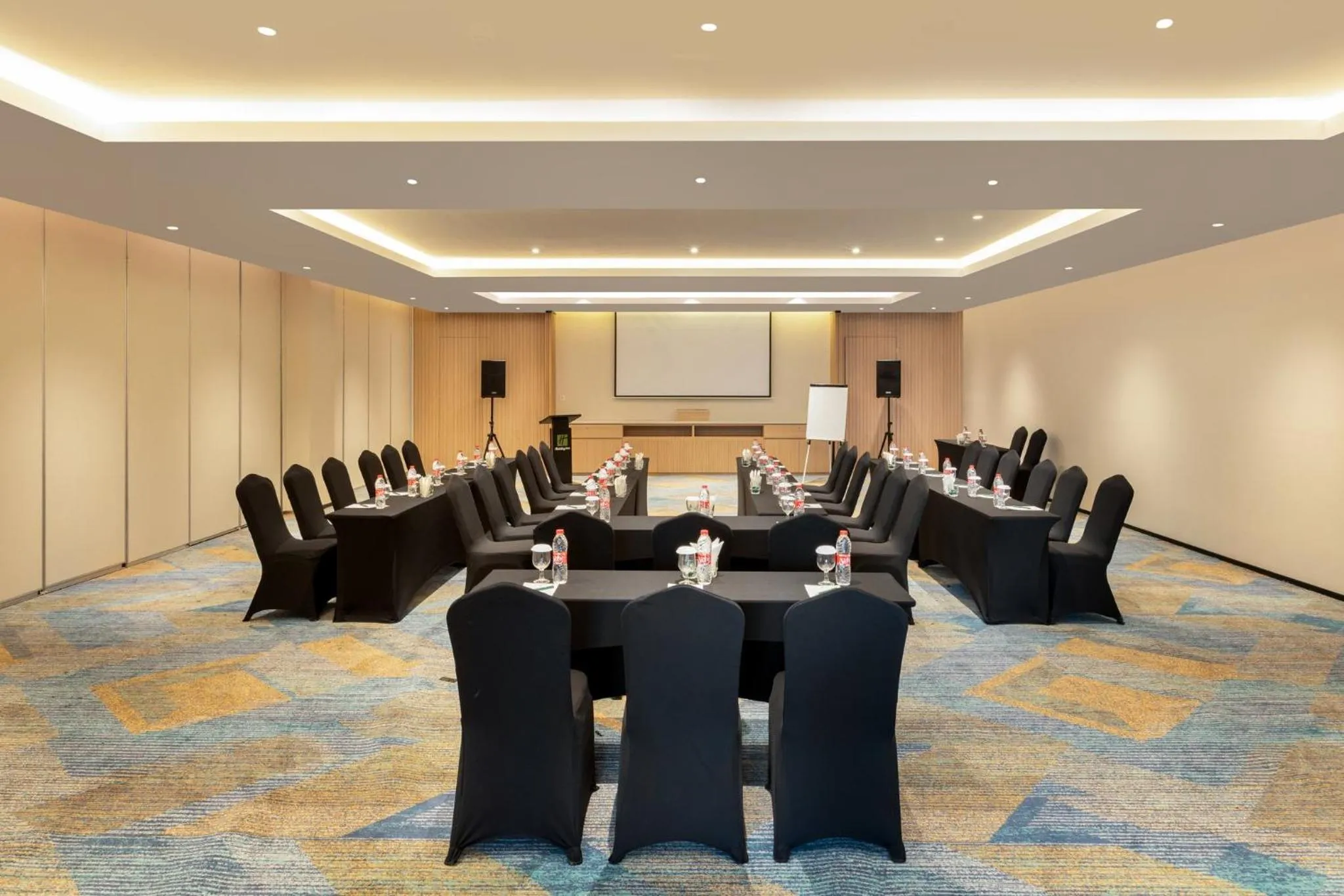 Meeting/conference room in Holiday Inn Lampung Bukit Randu by IHG