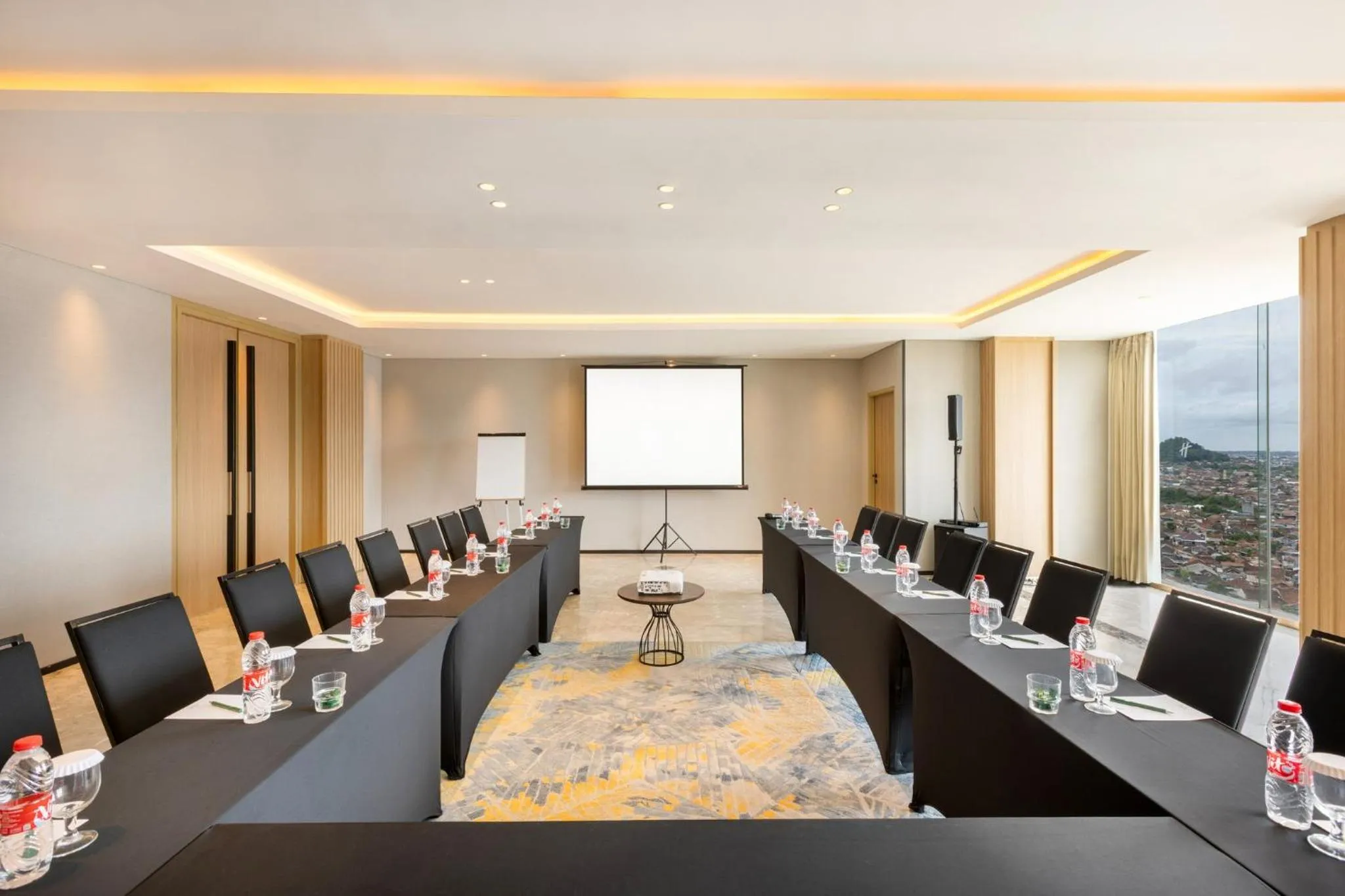 Meeting/conference room in Holiday Inn Lampung Bukit Randu by IHG