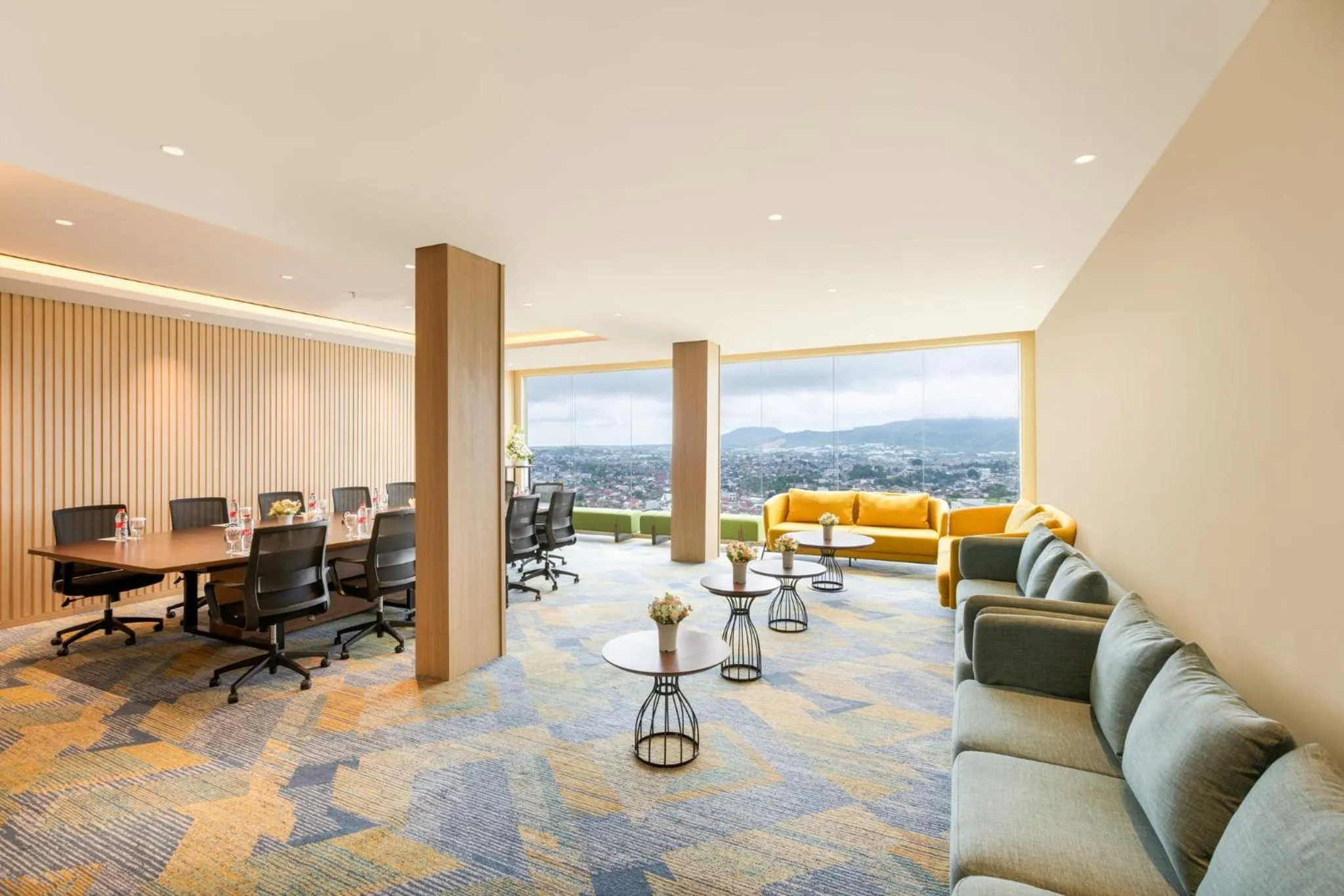 Meeting/conference room in Holiday Inn Lampung Bukit Randu by IHG