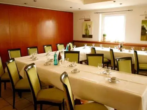 Restaurant/places to eat in Hotel Sterkel Restaurant/places to eat in Hotel Sterkel
