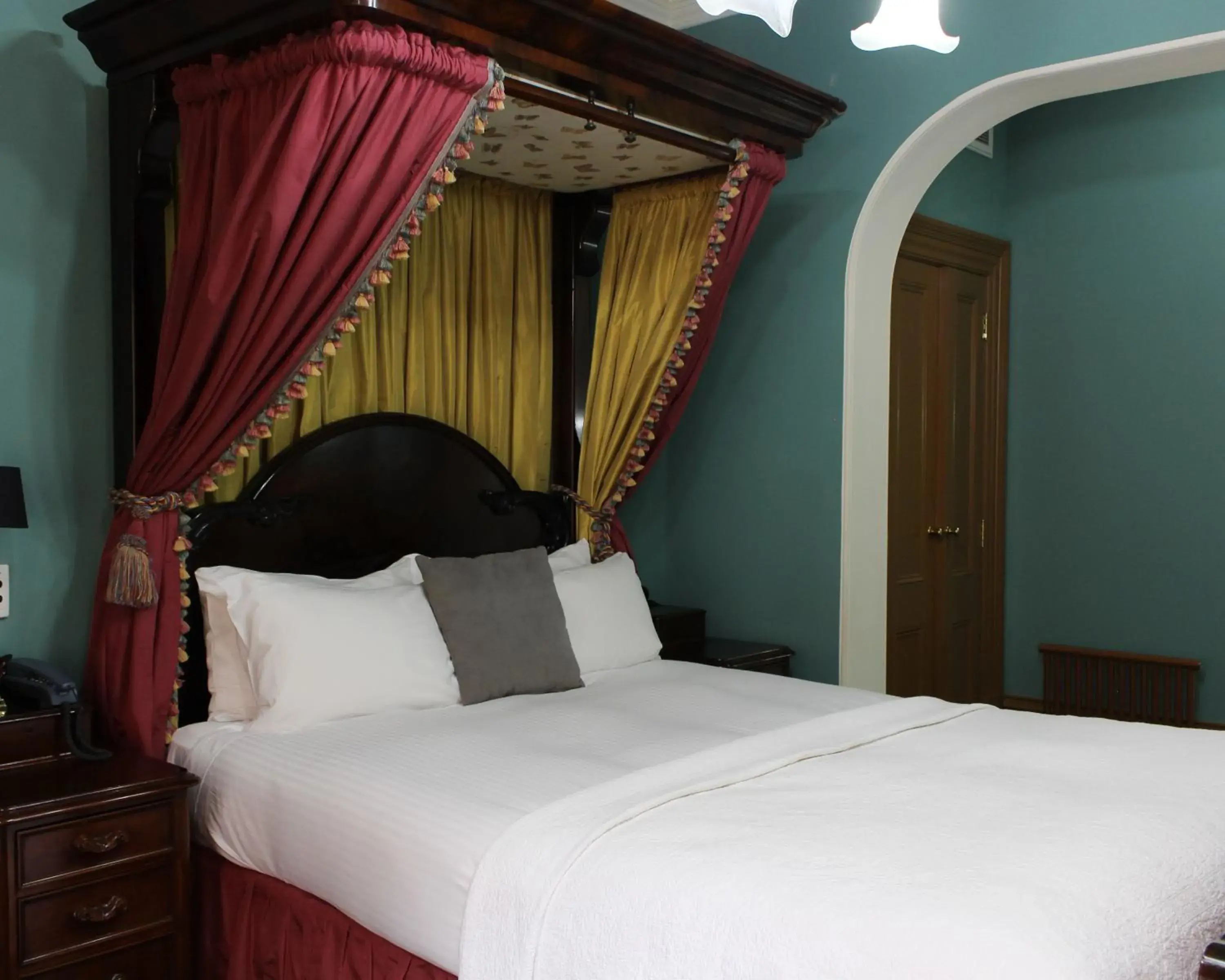 Bed in Craig's Royal Hotel Bed in Craig's Royal Hotel