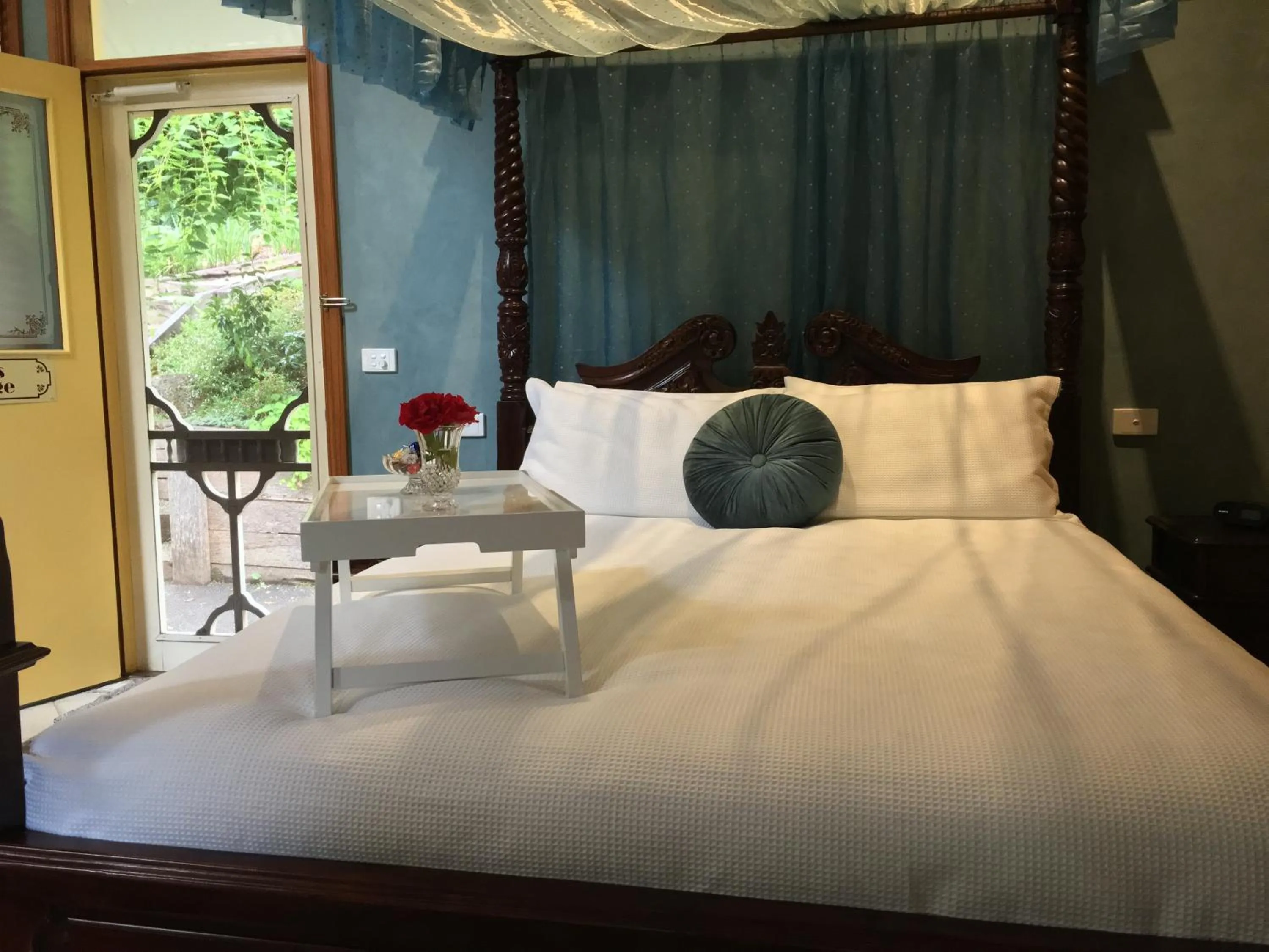 Decorative detail, Bed in Charnwood Cottages in Warburton