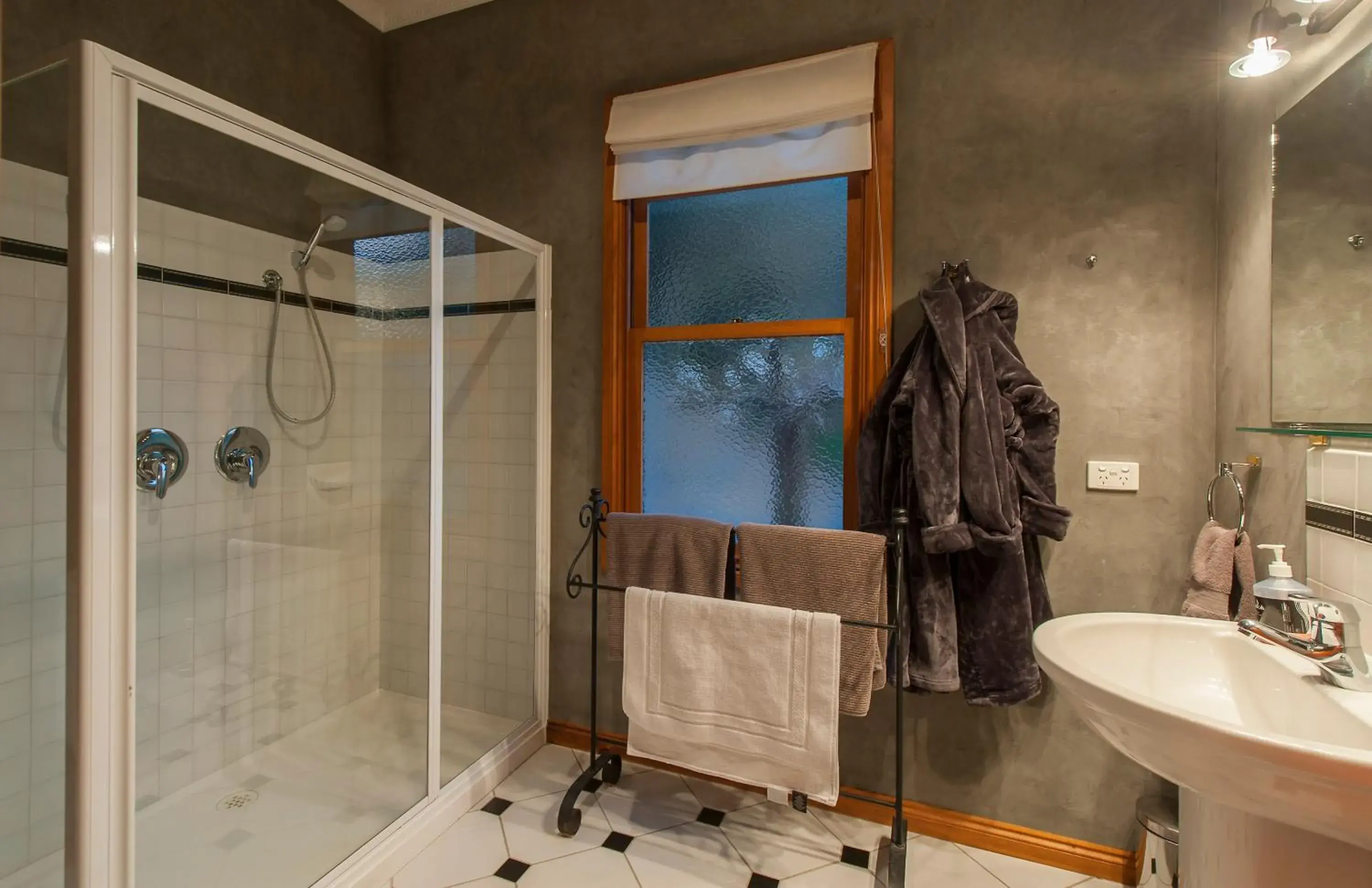 One-Bedroom Spa Cottage - Savanna's in Charnwood Cottages in Warburton One-Bedroom Spa Cottage - Savanna's in Charnwood Cottages in Warburton