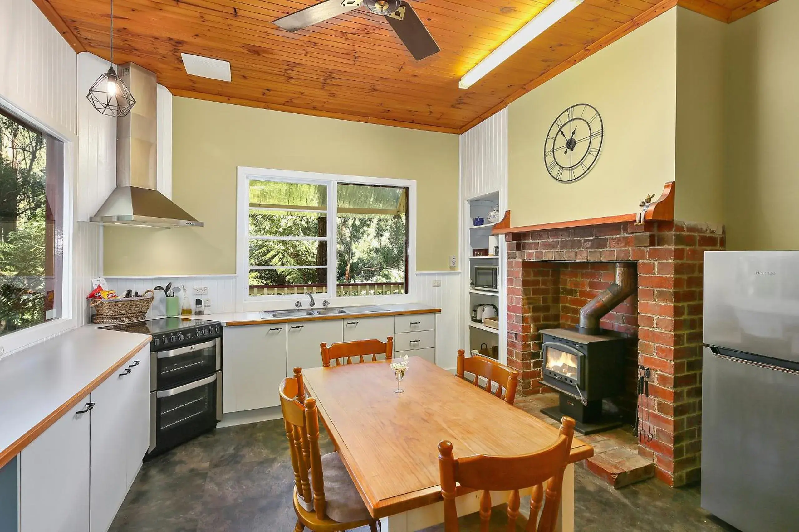 Two Bedroom Family Cottage - Lola's Cottage in Charnwood Cottages in Warburton Two Bedroom Family Cottage - Lola's Cottage in Charnwood Cottages in Warburton