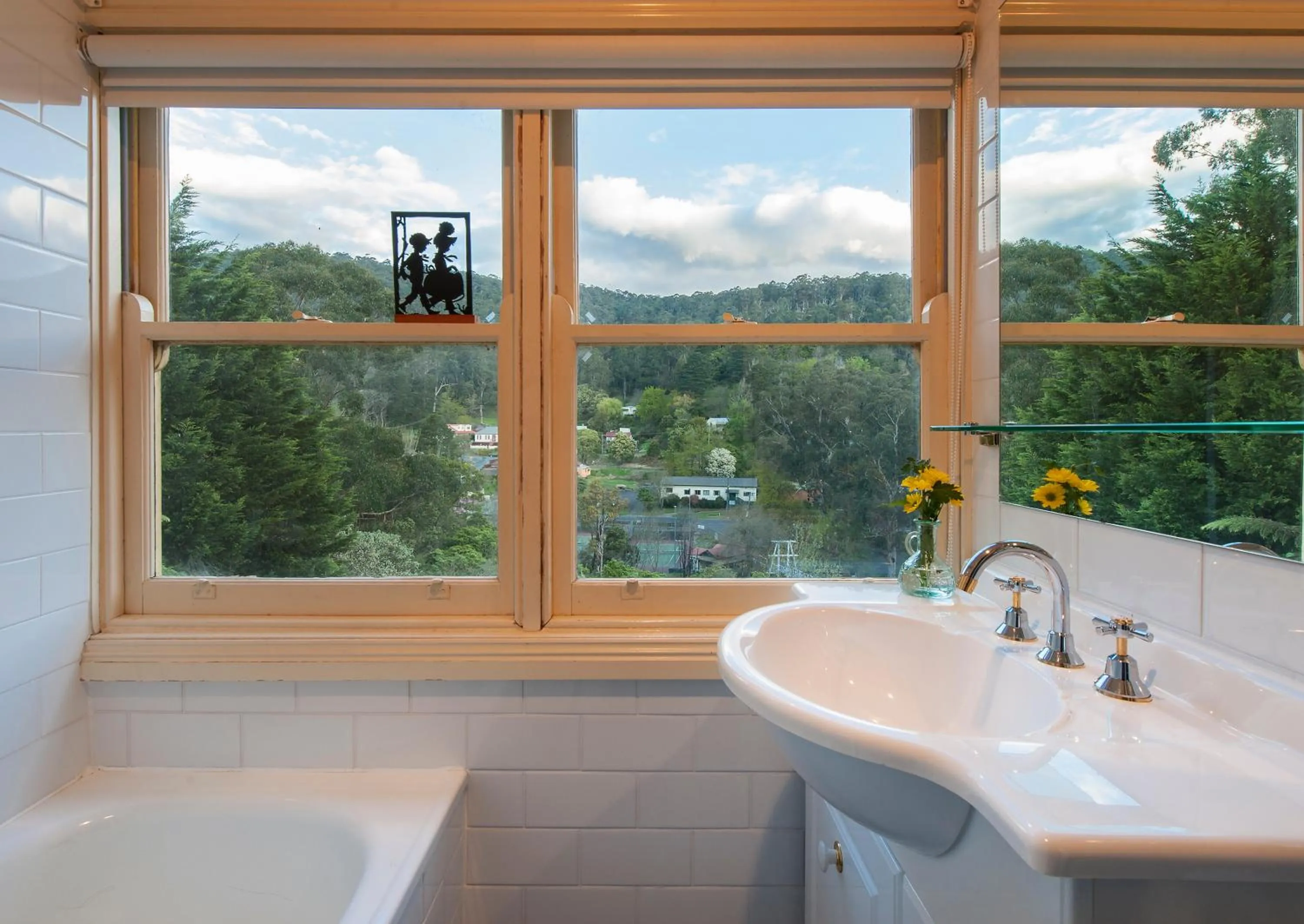 Shower in Charnwood Cottages in Warburton