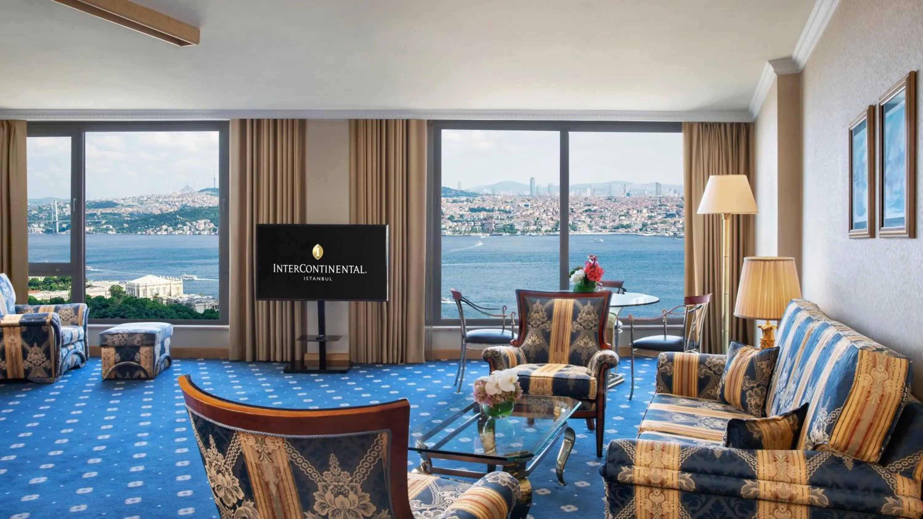 Photo of the whole room in InterContinental Istanbul by IHG